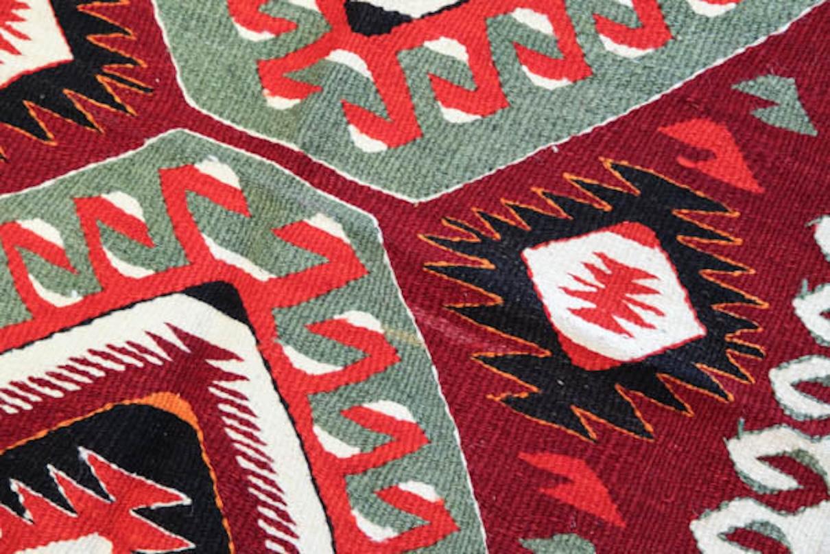 Semi Old Vintage Alfombra Tejida a Mano de Lana Mut Kilim Anatolia Central Alfombra Turca Tejido a mano en venta