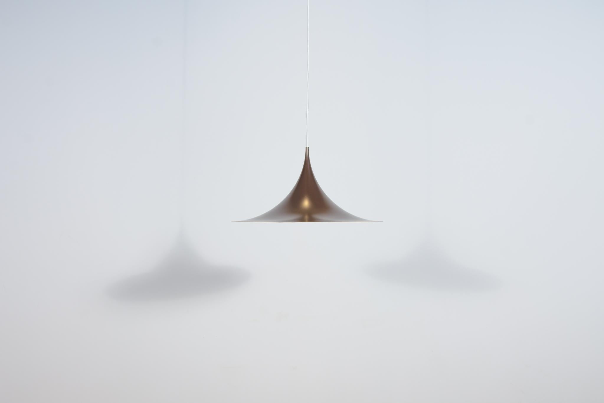 
The pendant lamp Semi designed by Claus Bonderup and Torsten Thorup for Fog & Morup in 1967. The Semi hanging lamp has a beautiful refined and organic shape. The lamp is made of painted aluminium. Semi was produced in many sizes, with diameters