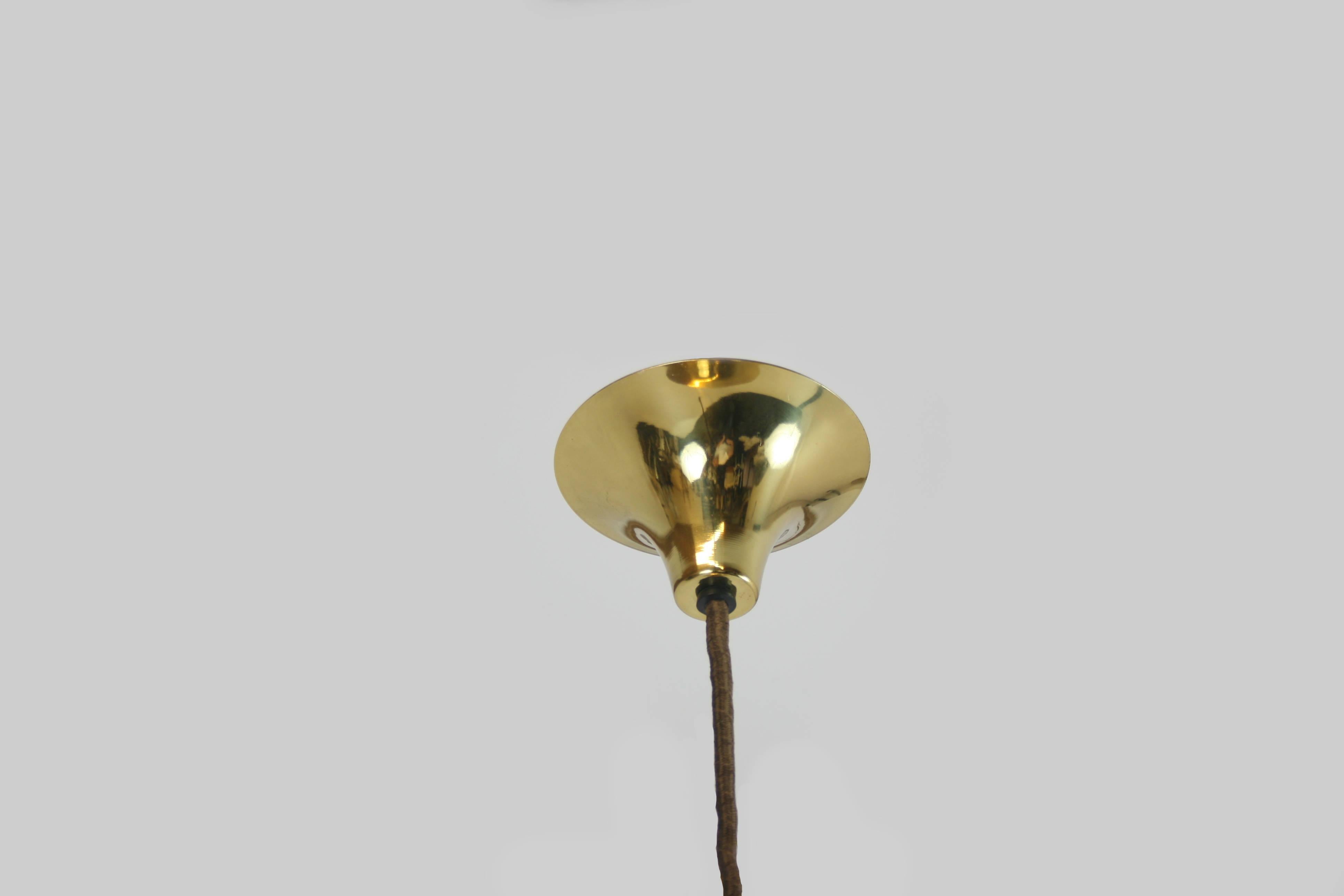 Mid-Century Modern Lampe à suspension semi-pendentif de Fog&Morup, laiton, or, design danois en vente