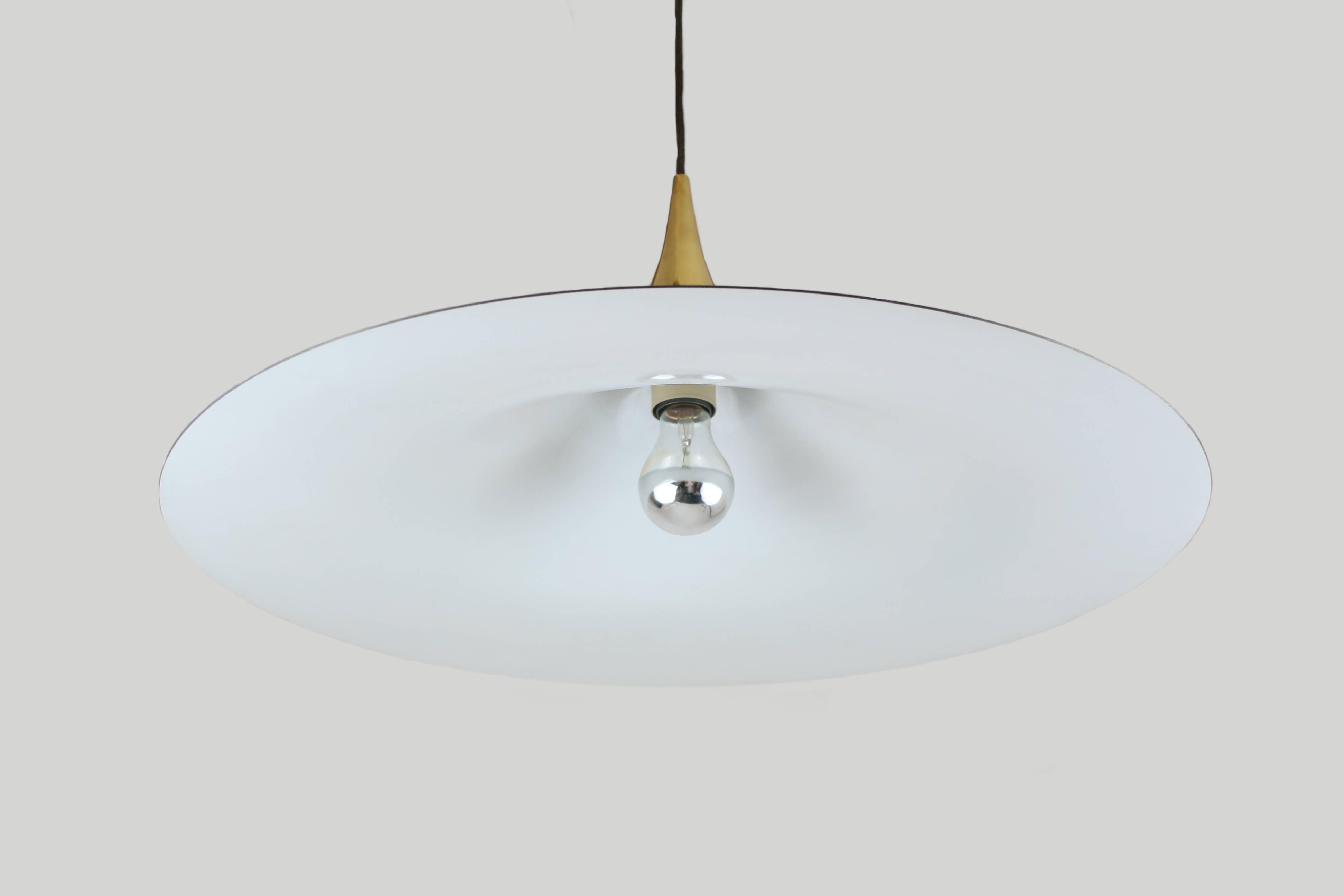 Laiton Lampe à suspension semi-pendentif de Fog&Morup, laiton, or, design danois en vente