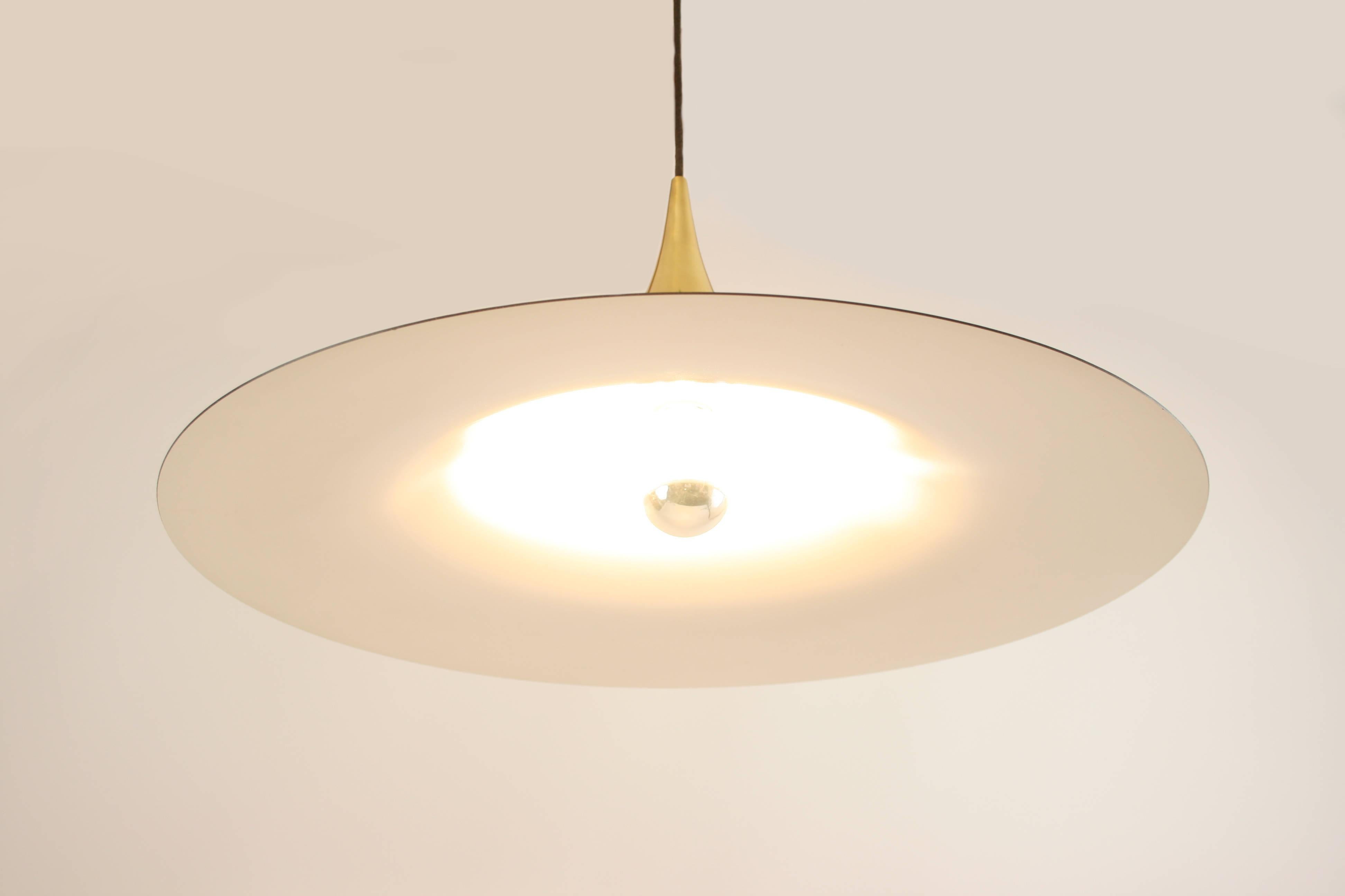 Lampe à suspension semi-pendentif de Fog&Morup, laiton, or, design danois en vente 1