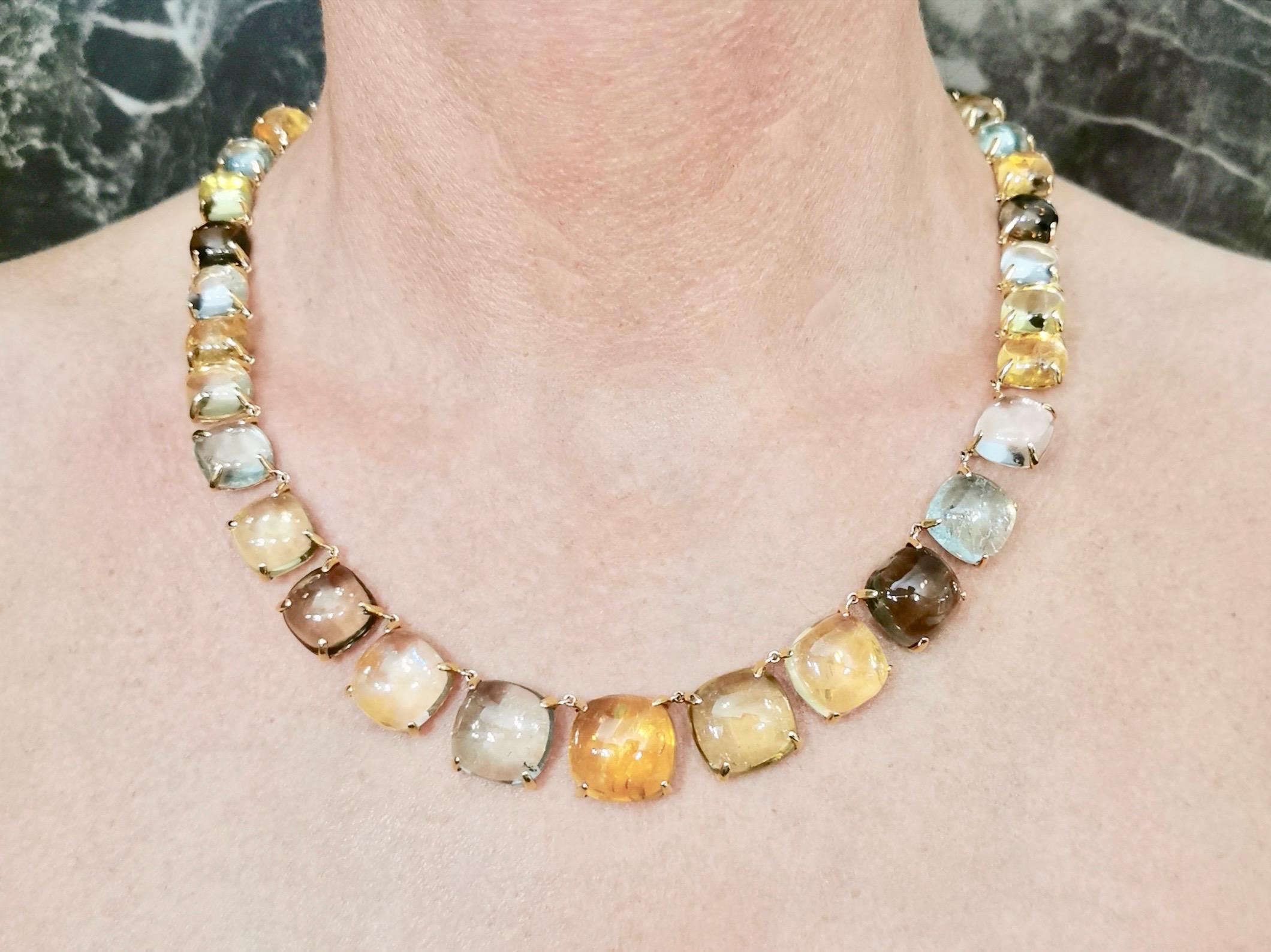 Semi Precious Cabochon Stones Graduated Yellow Gold 18 K Necklace In Excellent Condition In Geneva, CH