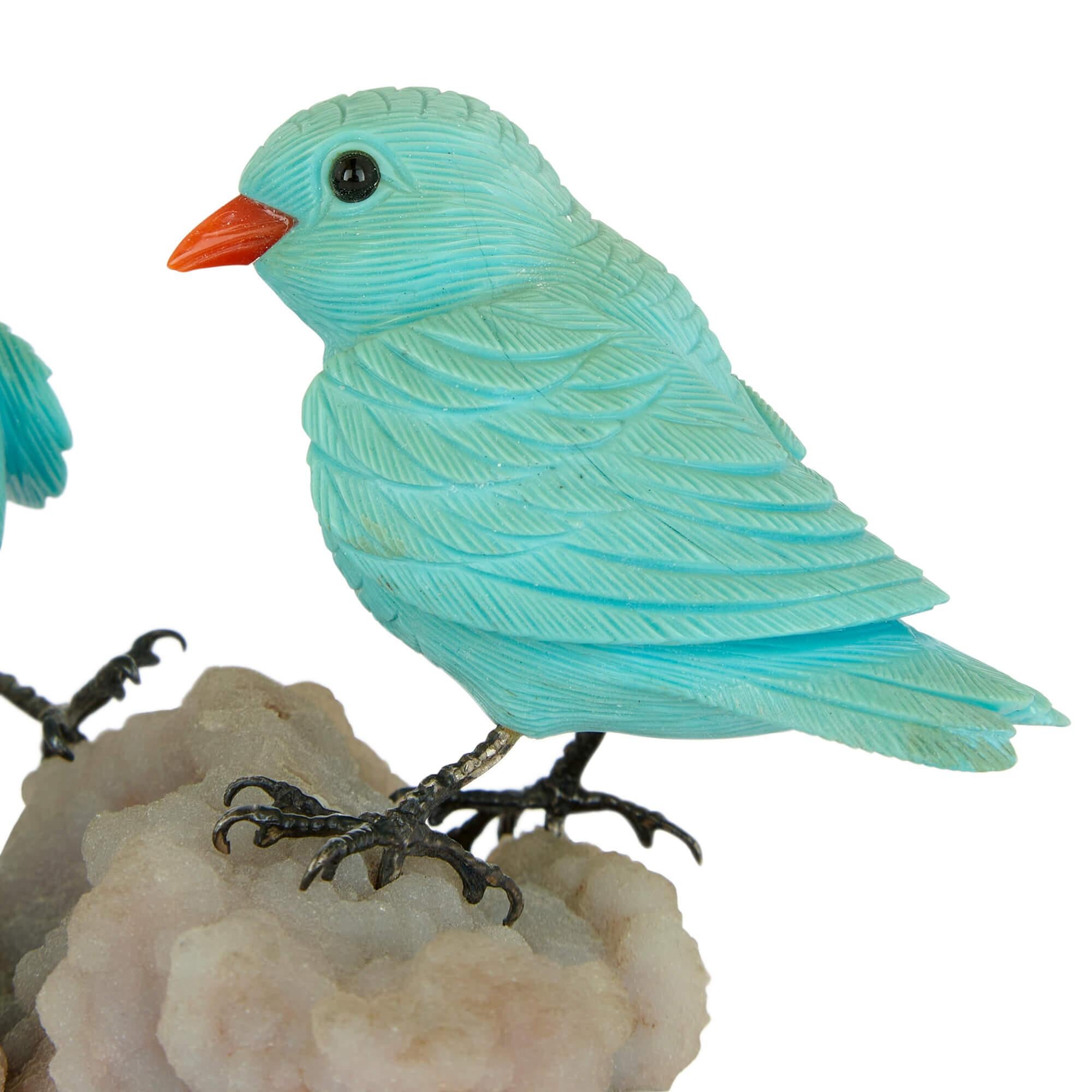Moderne Modèle d'oiseau en pierres semi-précieuses et en A Silver  en vente