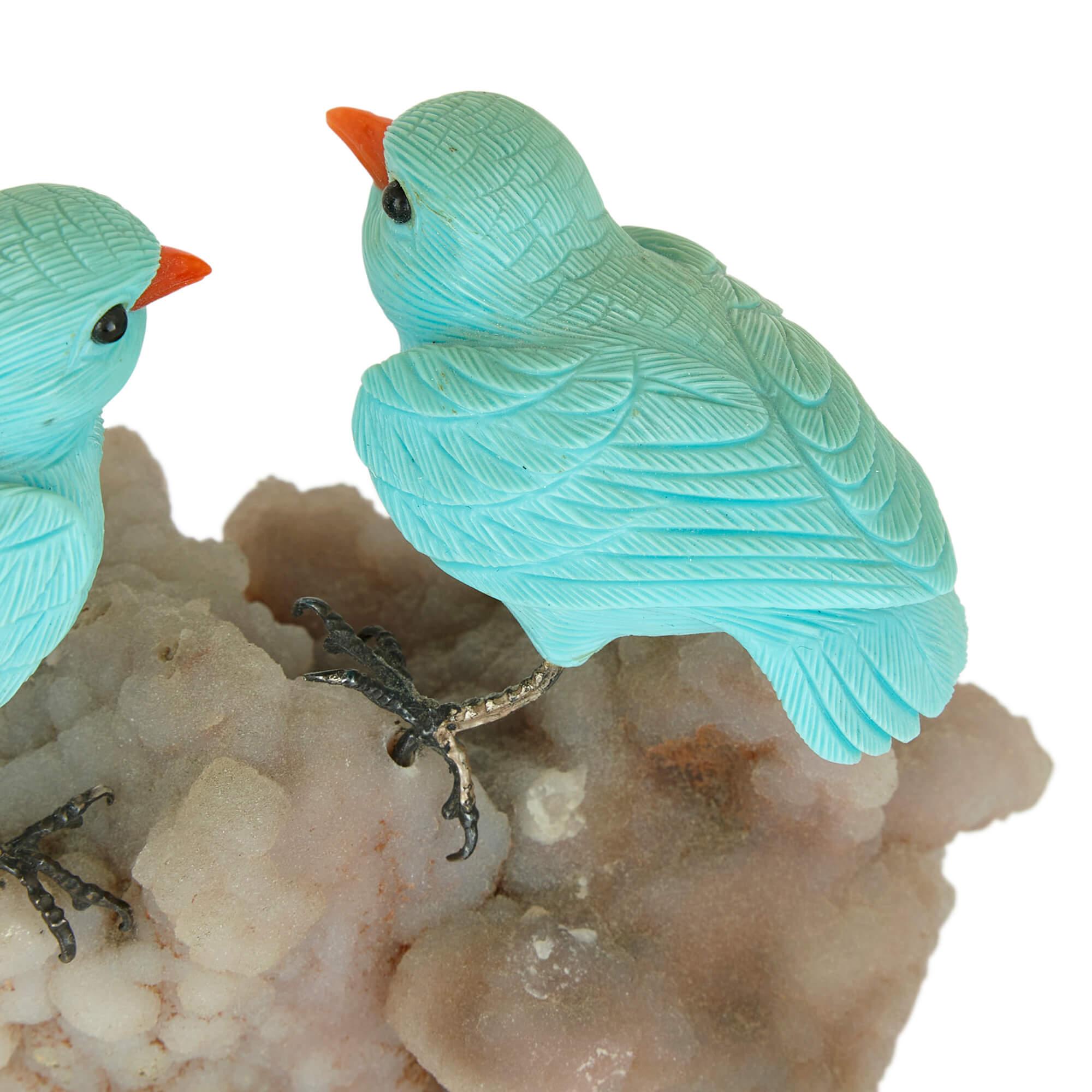 Européen Modèle d'oiseau en pierres semi-précieuses et en A Silver  en vente