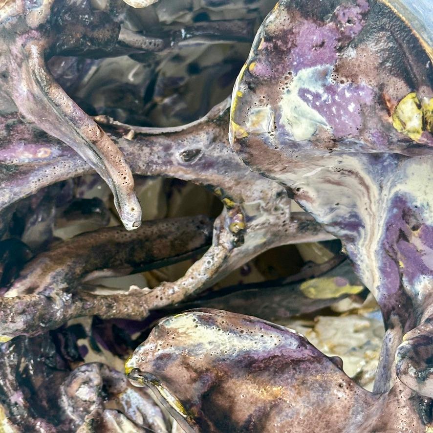 Escultura de cerámica esmaltada y engobe semirrefractario 