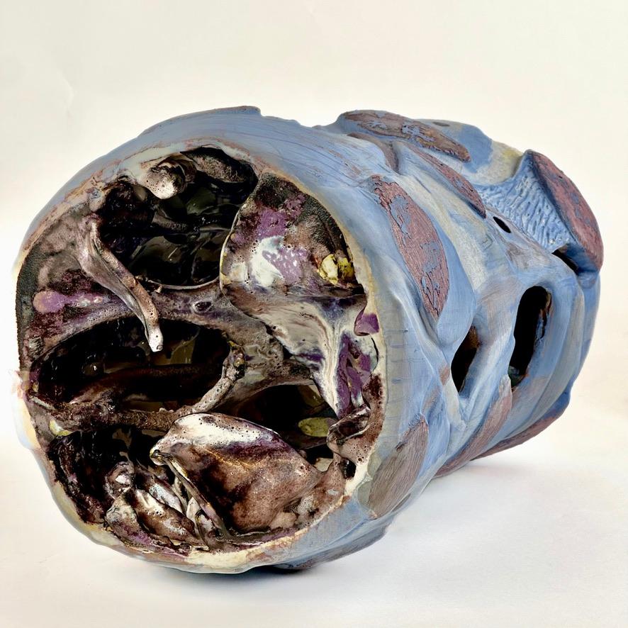 Escultura de cerámica esmaltada y engobe semirrefractario 