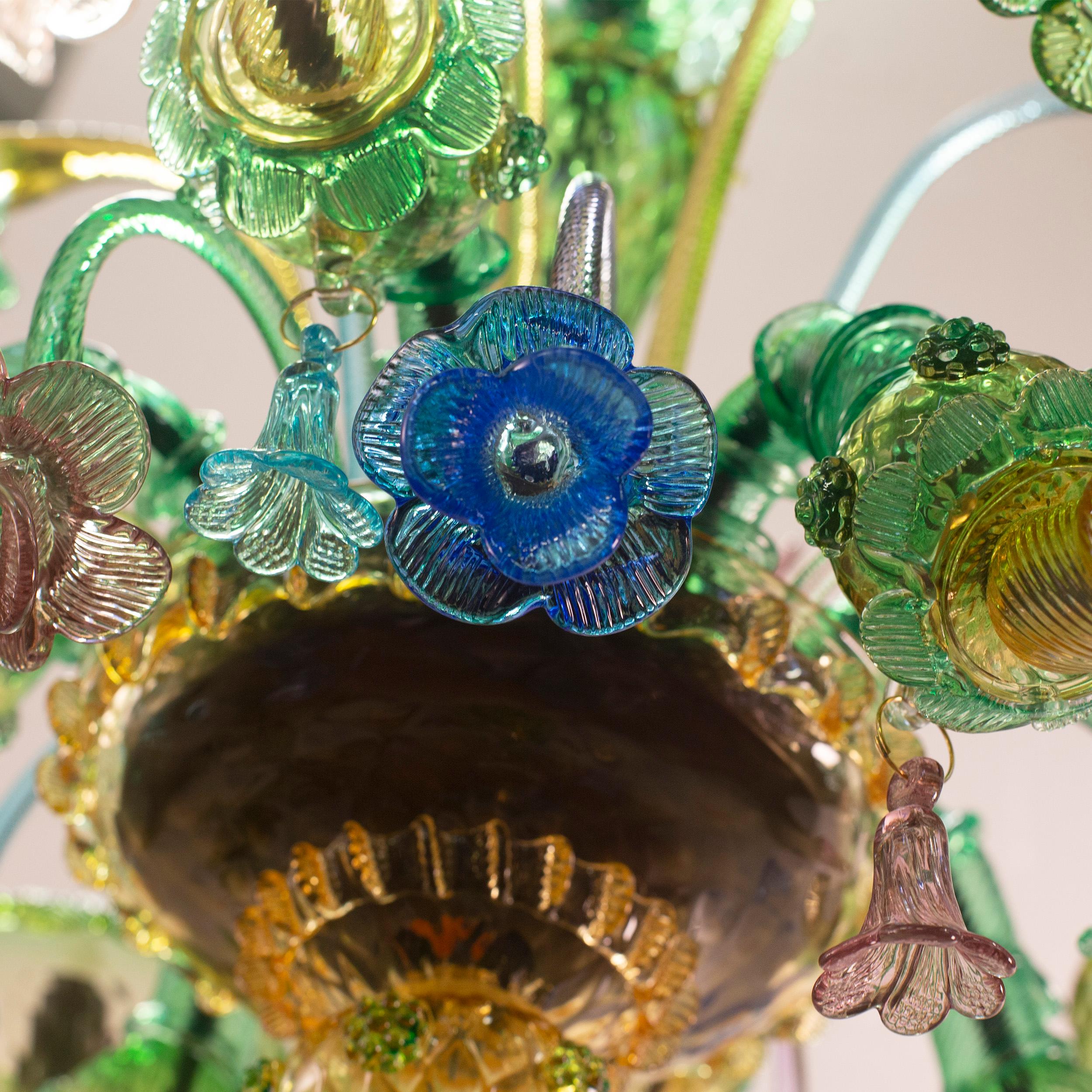 Vetro soffiato Lampadario Semi-Rezzonico a 8 bracci in vetro di Murano verde e ambra di Multiforme in vendita