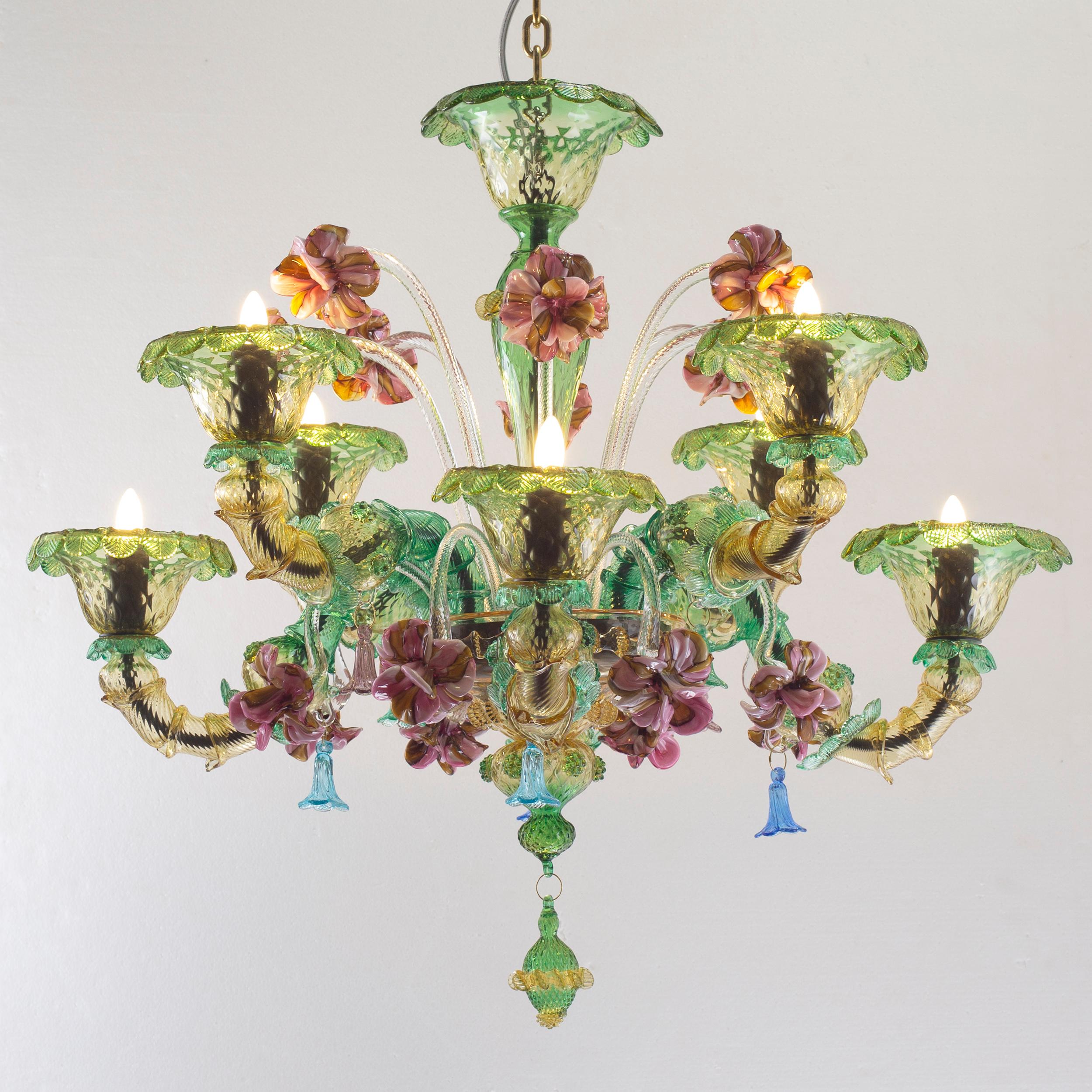 Semi Rezzonico chandelier 8 arms, on 2 levels in amber and green Murano glass multicolor flowers in vitreous paste by Multiforme
This is an artistic model manufactured by our skilled masters glass-worker.
The Murano glass manufacturing techniques
