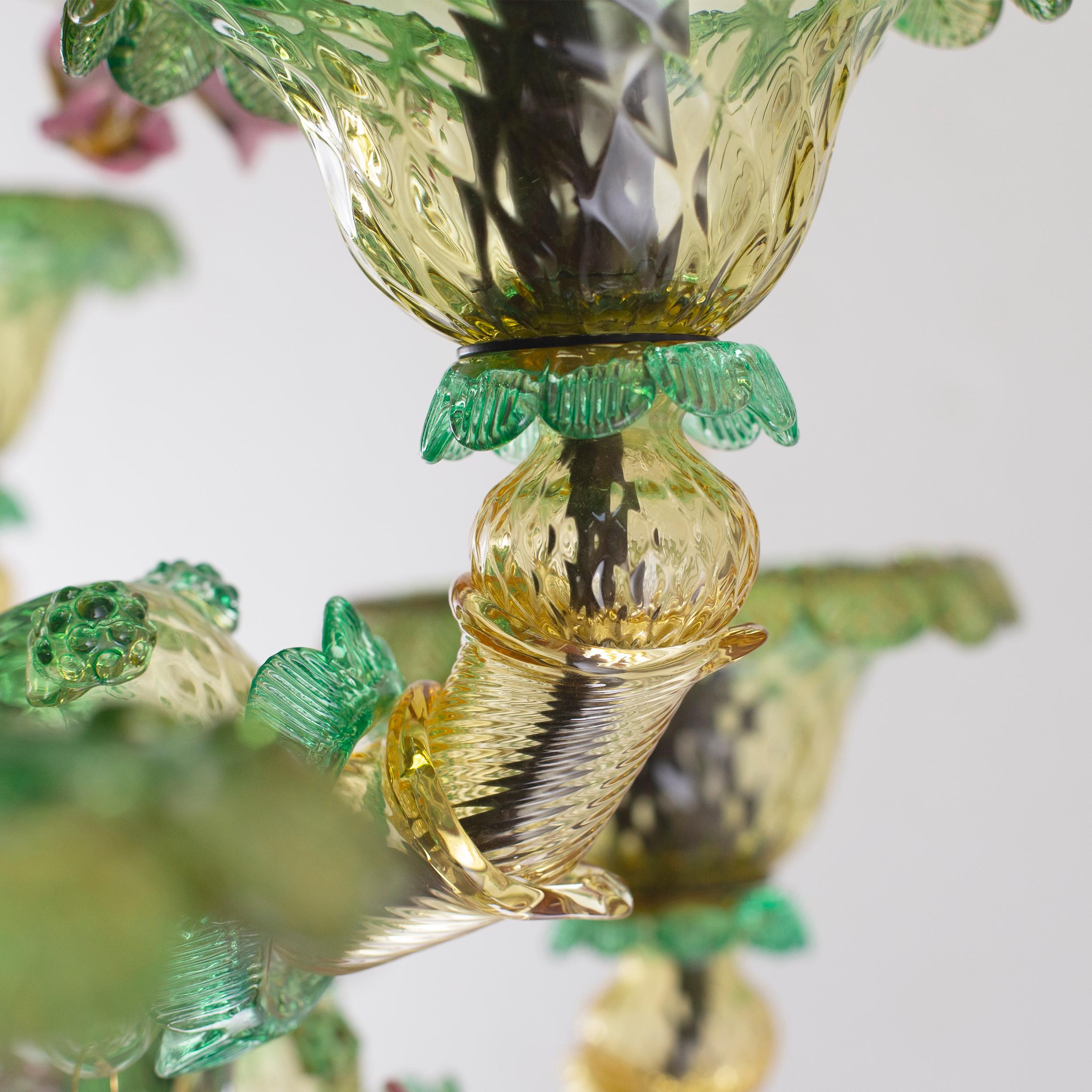 italien Lustre Semi-Rezzonico à 8 bras en verre de Murano ambré, vert, couleurs par Multiforme en vente