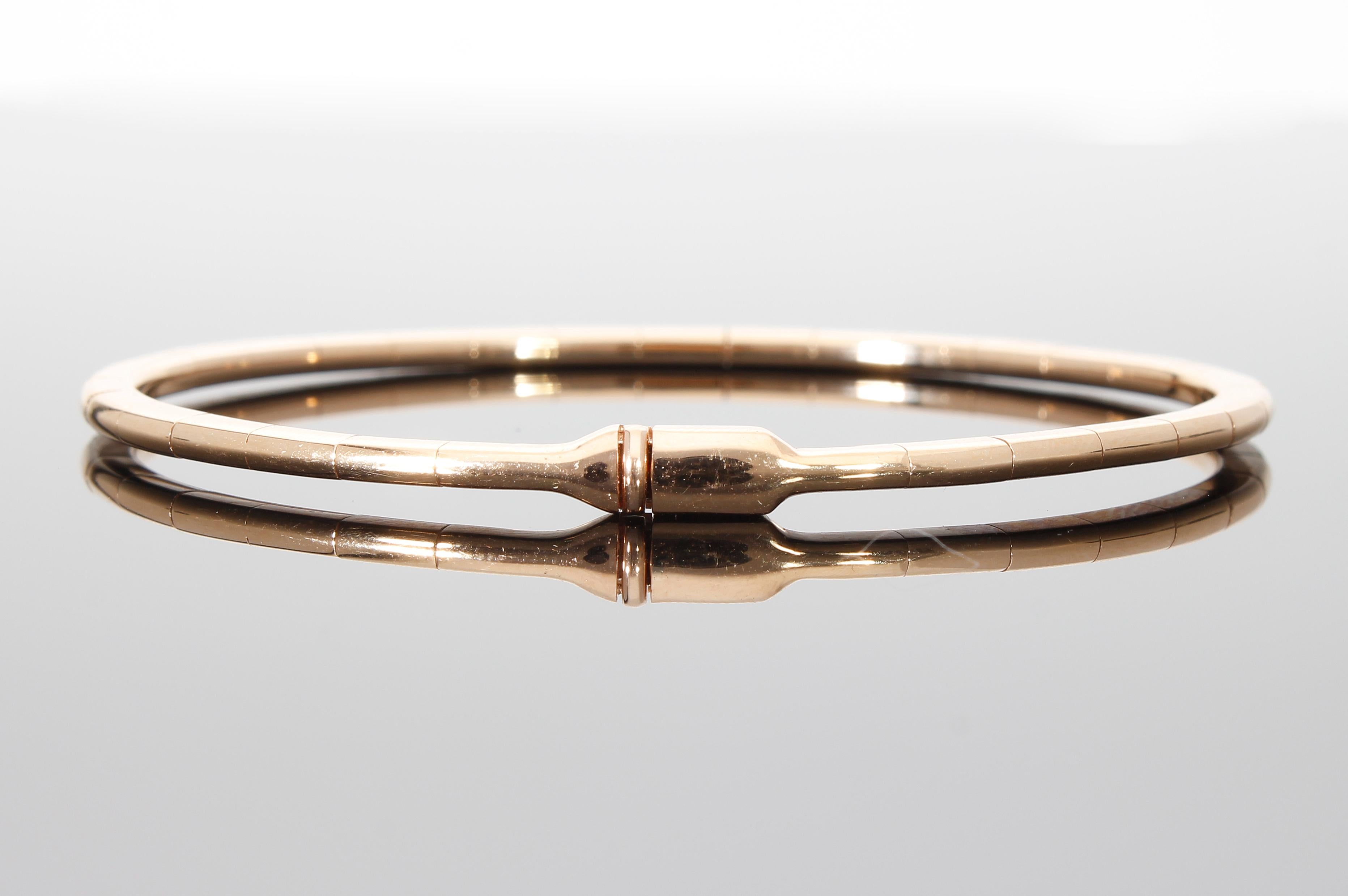 Bracelet semi-rigide avec une rangée de 0,75 carat de diamants. Or 18 carats Fabriquée en Italie Pour femmes en vente