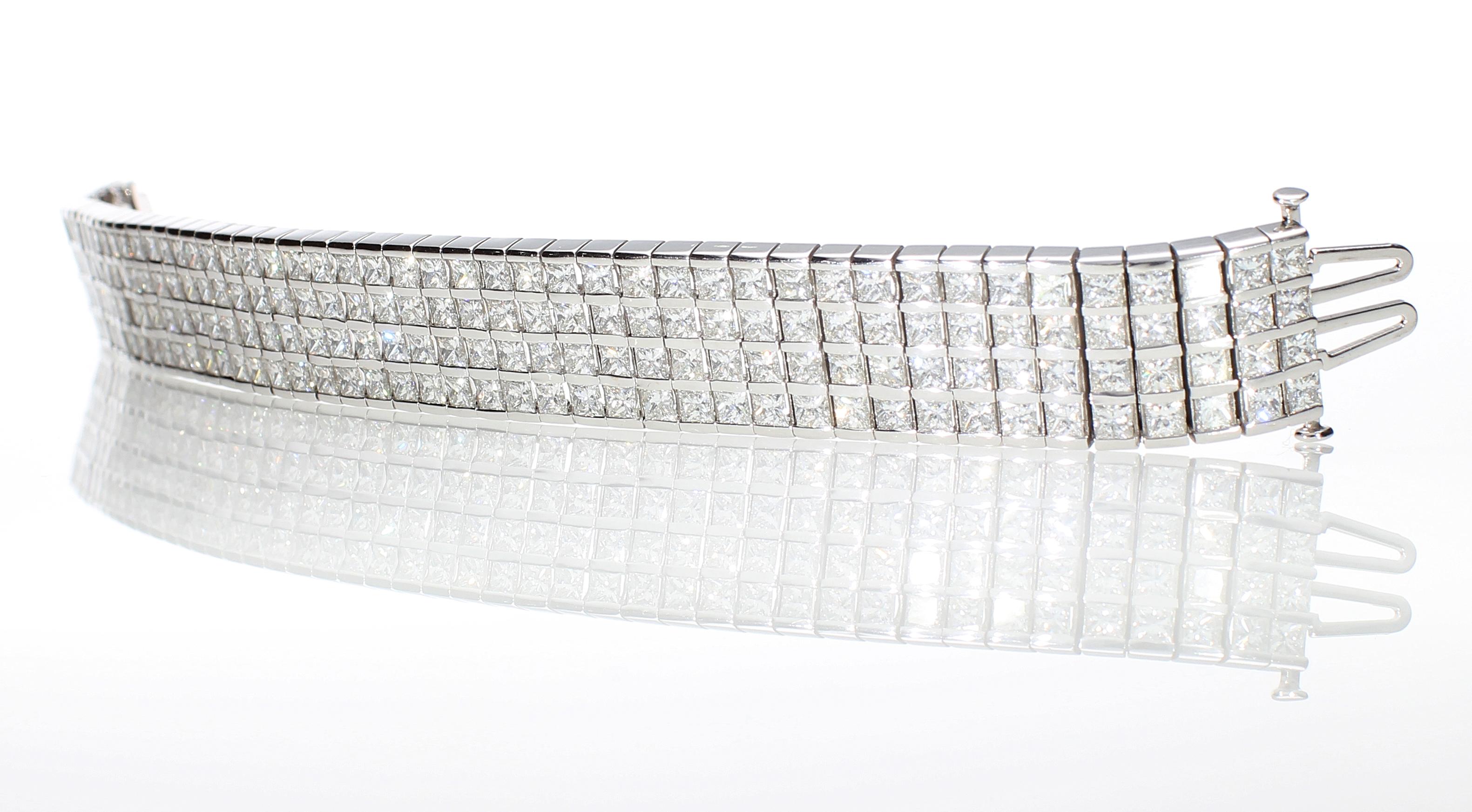 Semi-Rigid Bracelet with Approx. 20.00 Ct of Princess Cut Diamonds, Gold 18 Kt For Sale 5