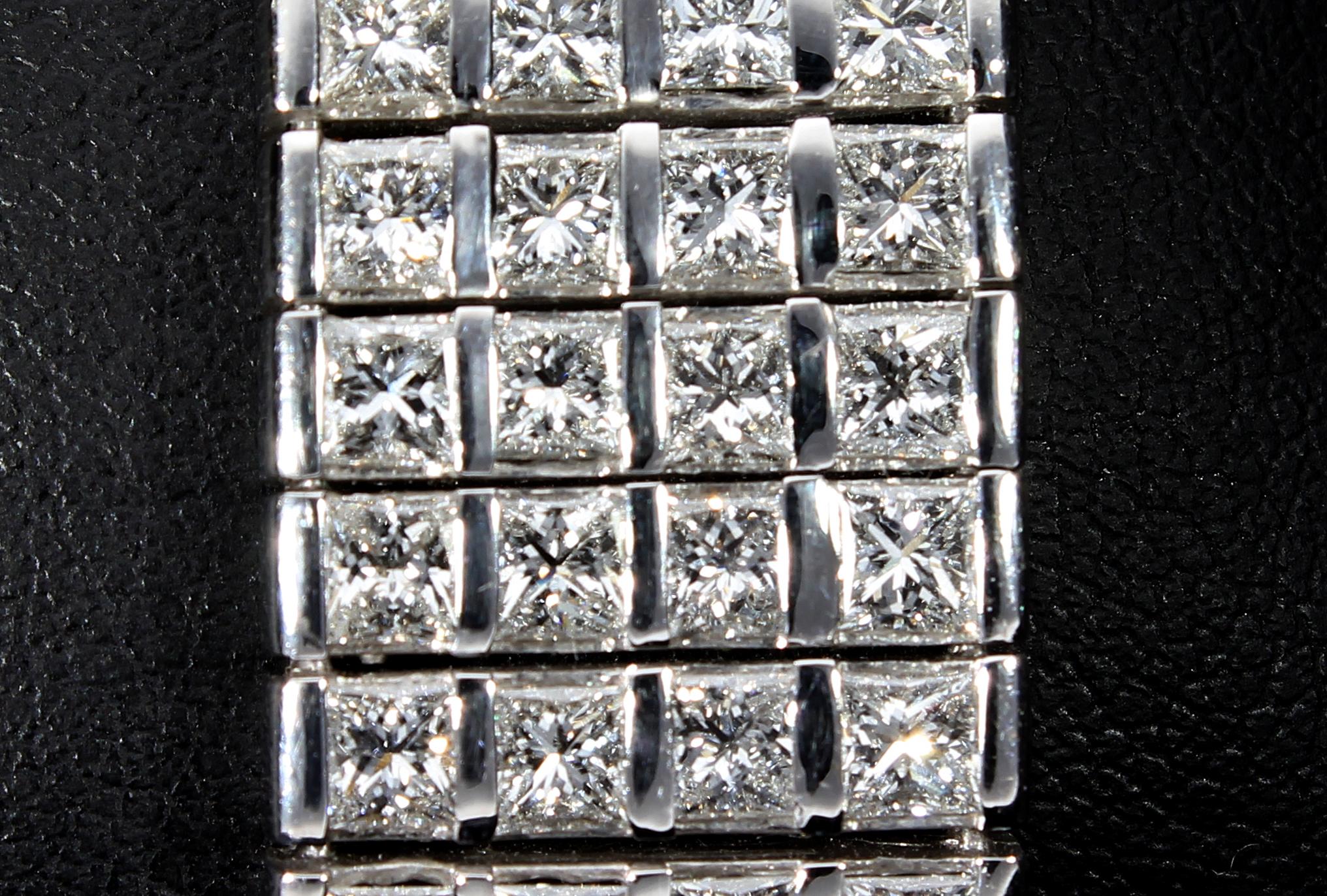 Semi-Rigid Bracelet with Approx. 20.00 Ct of Princess Cut Diamonds, Gold 18 Kt For Sale 11