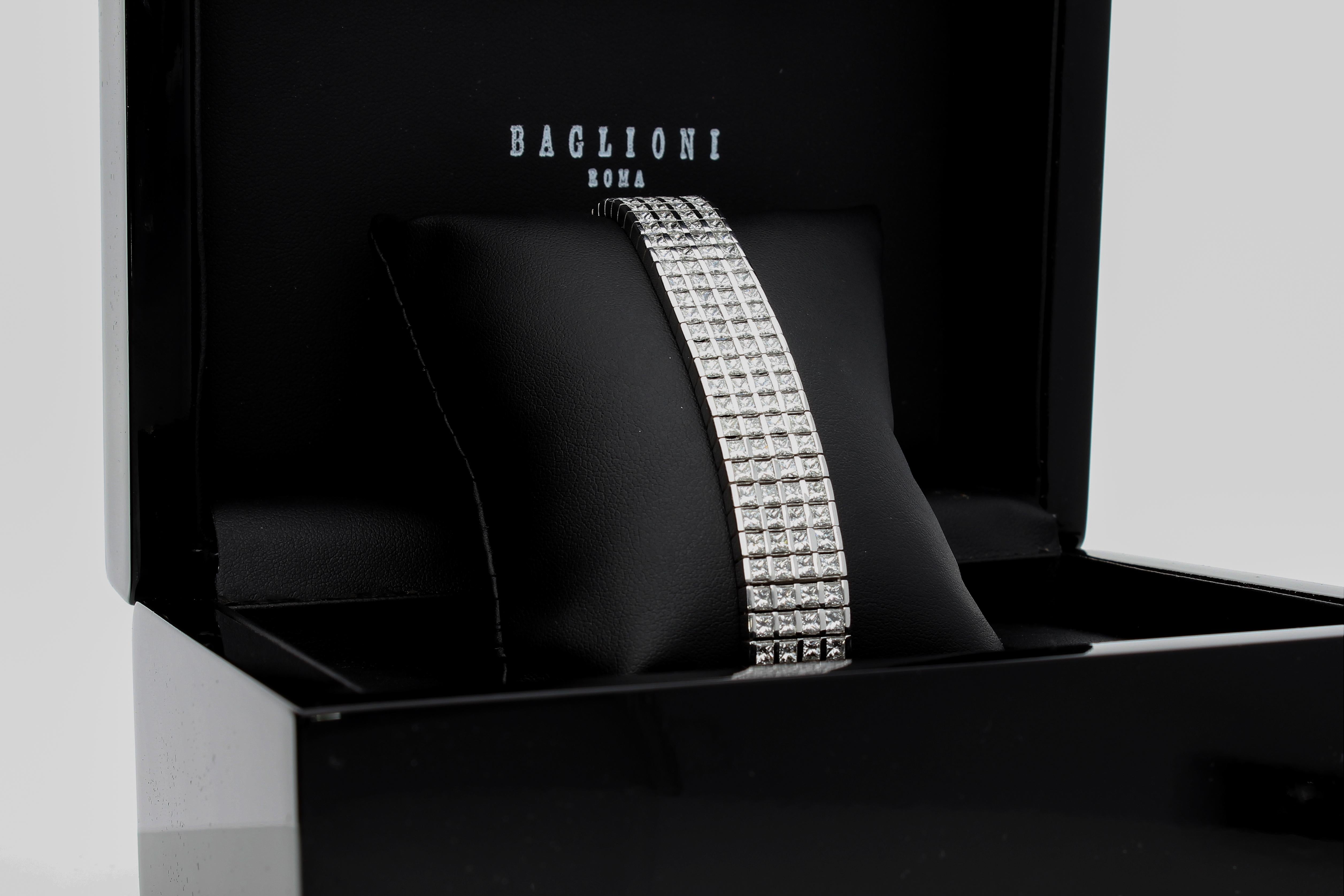 Semi-Rigid Bracelet with Approx. 20.00 Ct of Princess Cut Diamonds, Gold 18 Kt In New Condition For Sale In Rome, IT