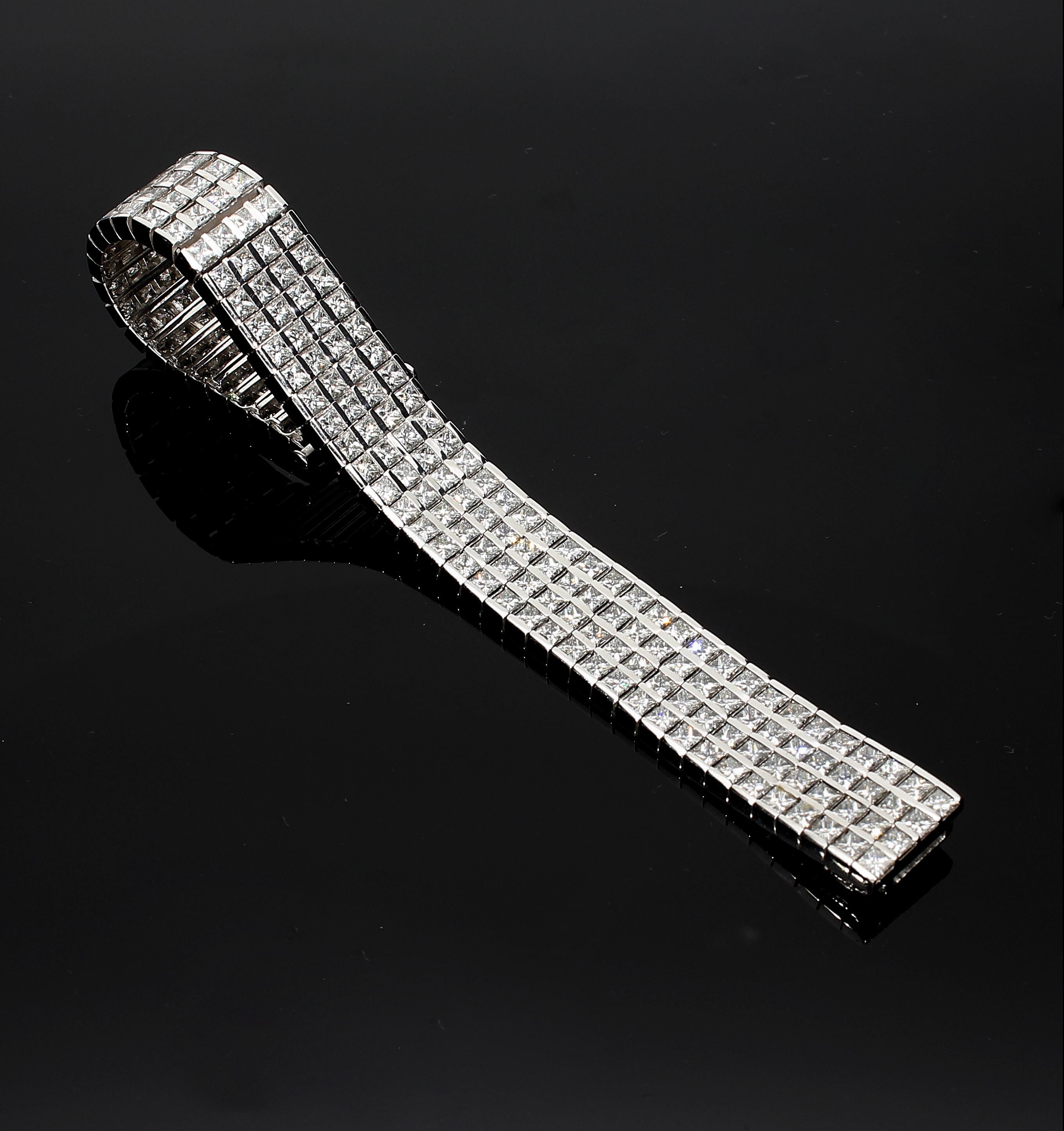 Women's Semi-Rigid Bracelet with Approx. 20.00 Ct of Princess Cut Diamonds, Gold 18 Kt  For Sale