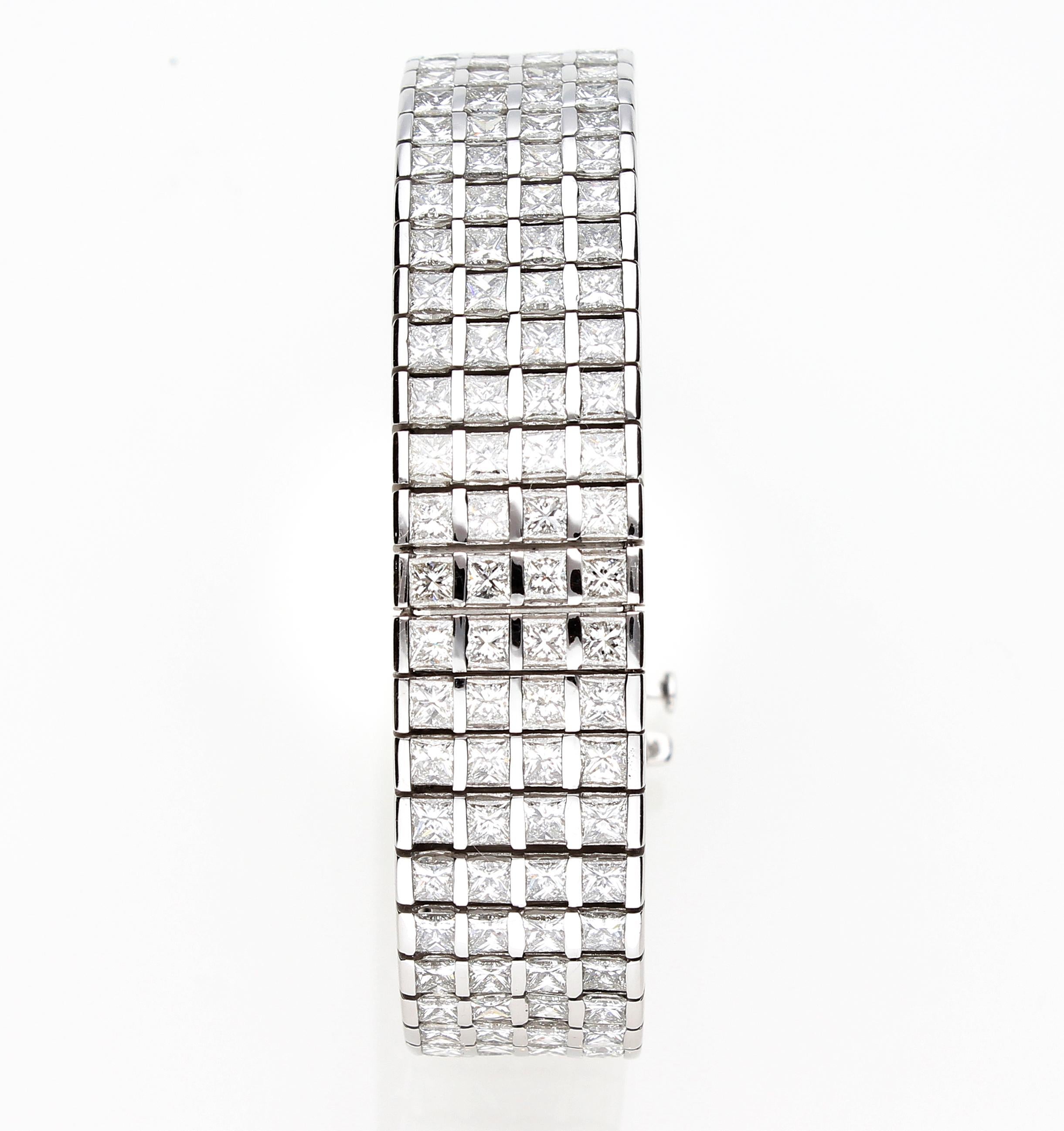 Semi-Rigid Bracelet with Approx. 20.00 Ct of Princess Cut Diamonds, Gold 18 Kt For Sale 3