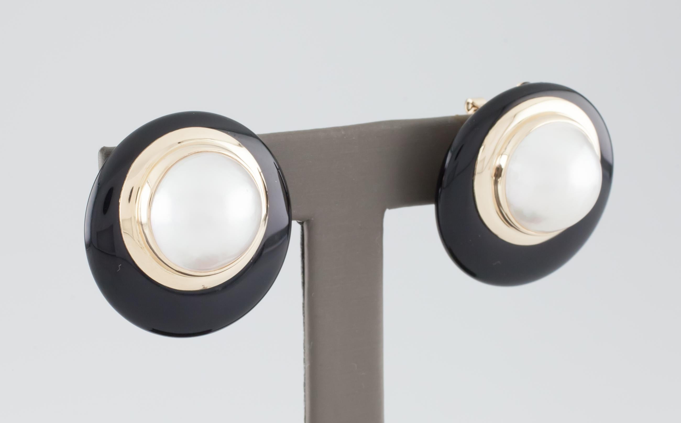 Semi-Round Pearl and Onyx Drop Earrings Set in 14 Karat with Omega Backs In Good Condition For Sale In Sherman Oaks, CA