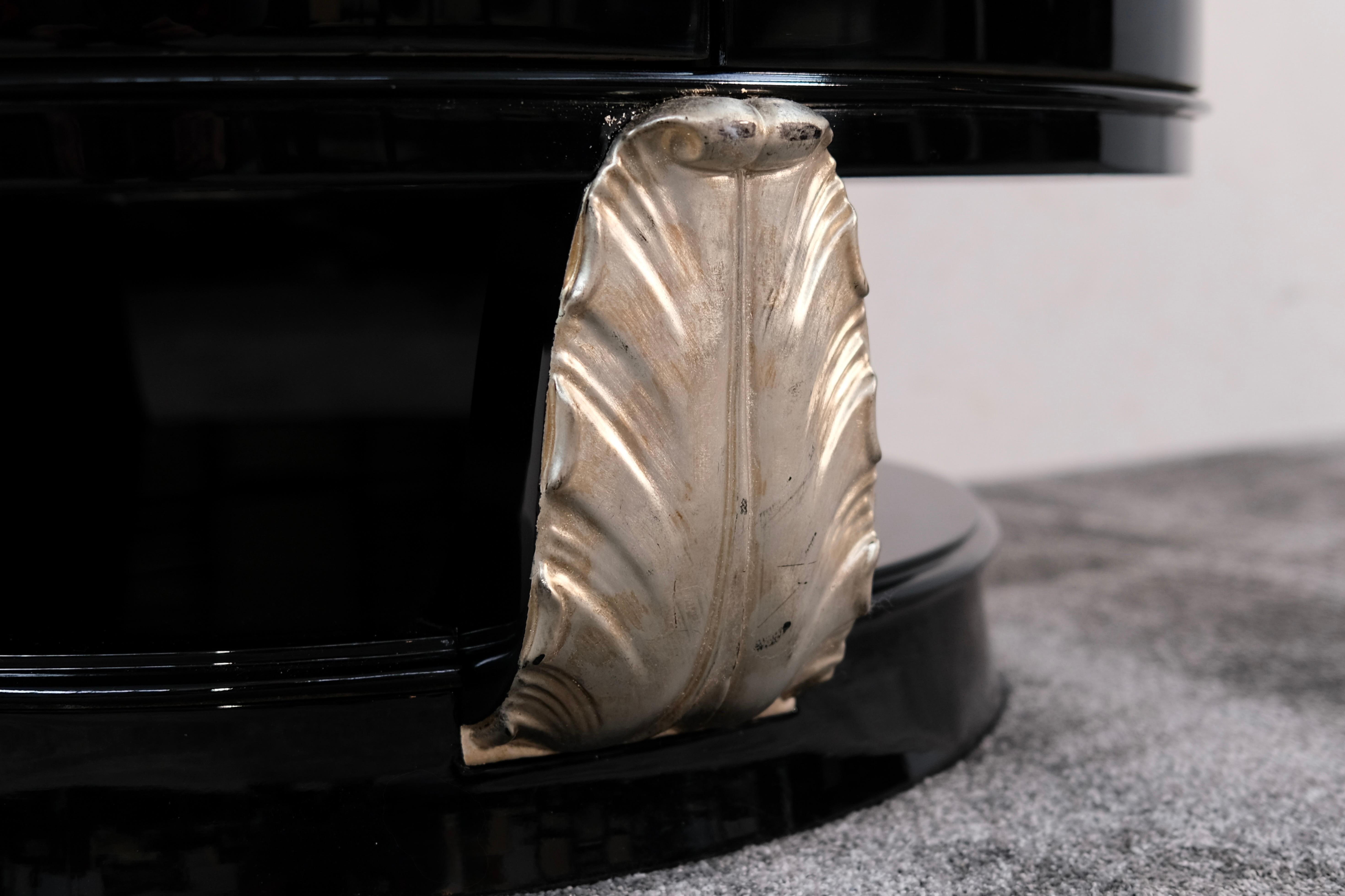 Semicircle Art Deco Bar Cabinet in Black Piano Lacquer and Silver, France 1930s In Good Condition For Sale In Ulm, DE