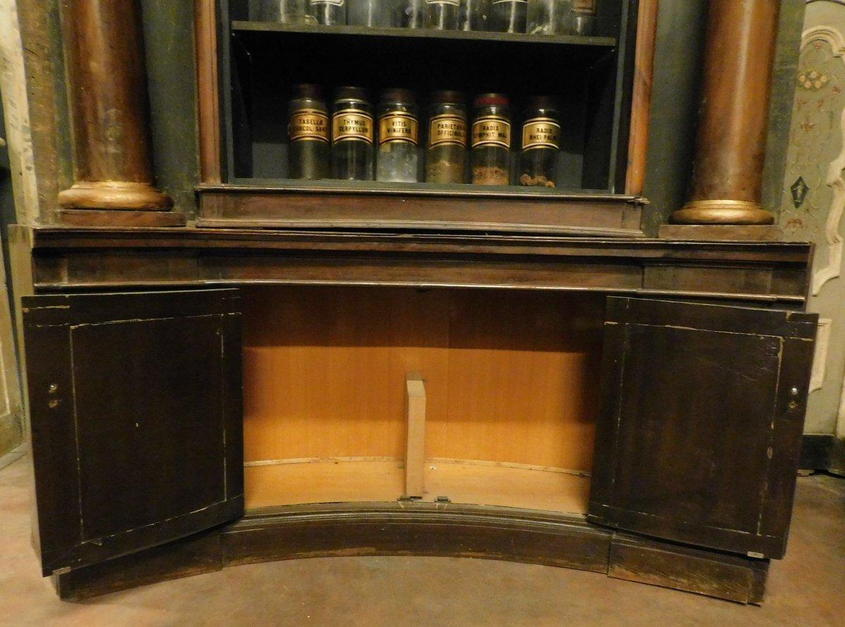 Semicircular Pharmacy Cabinet, lateral columns embellished and gilted, Italy In Good Condition For Sale In Cuneo, Italy (CN)