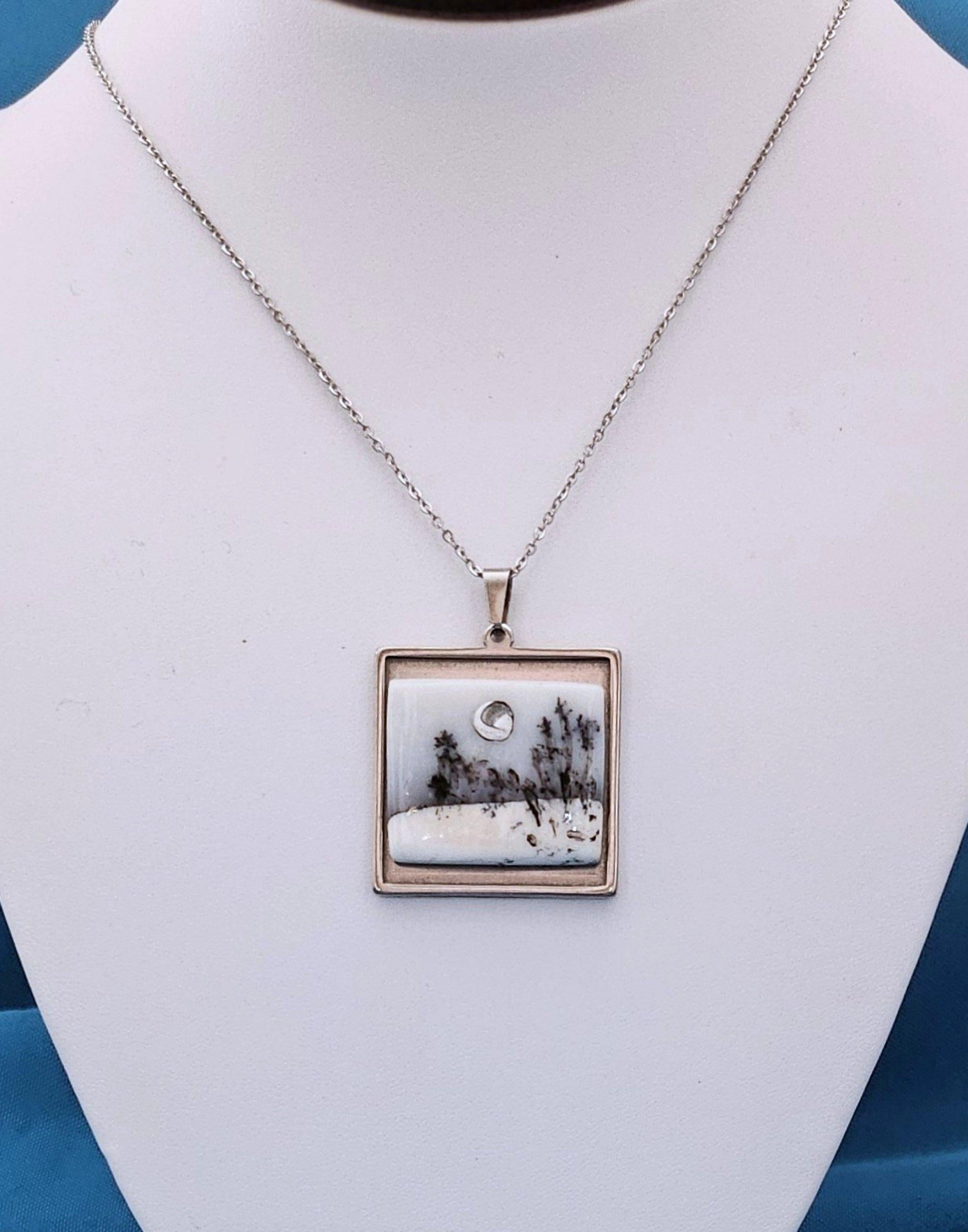 Halbedelstein, Dendritischer Achat, weißer und schwarzer Anhänger Halskette im Angebot 2