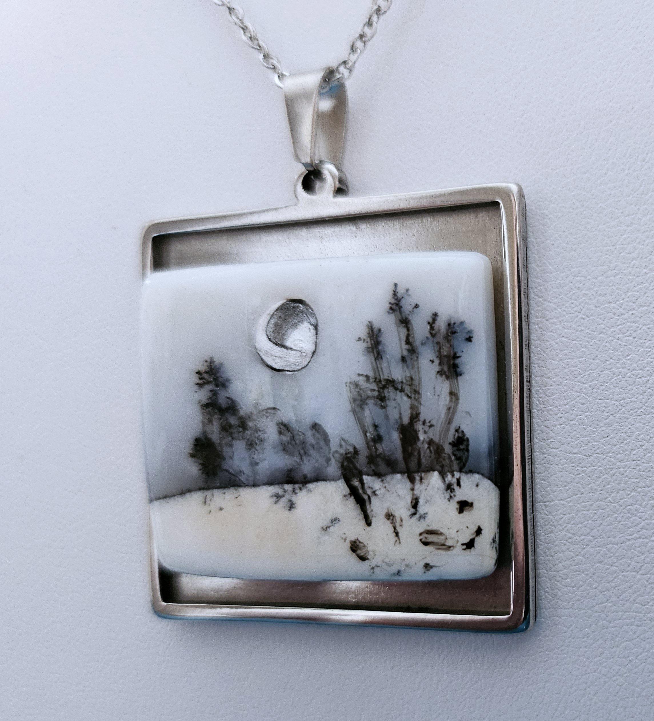 Halbedelstein, Dendritischer Achat, weißer und schwarzer Anhänger Halskette (Sonstiges) im Angebot