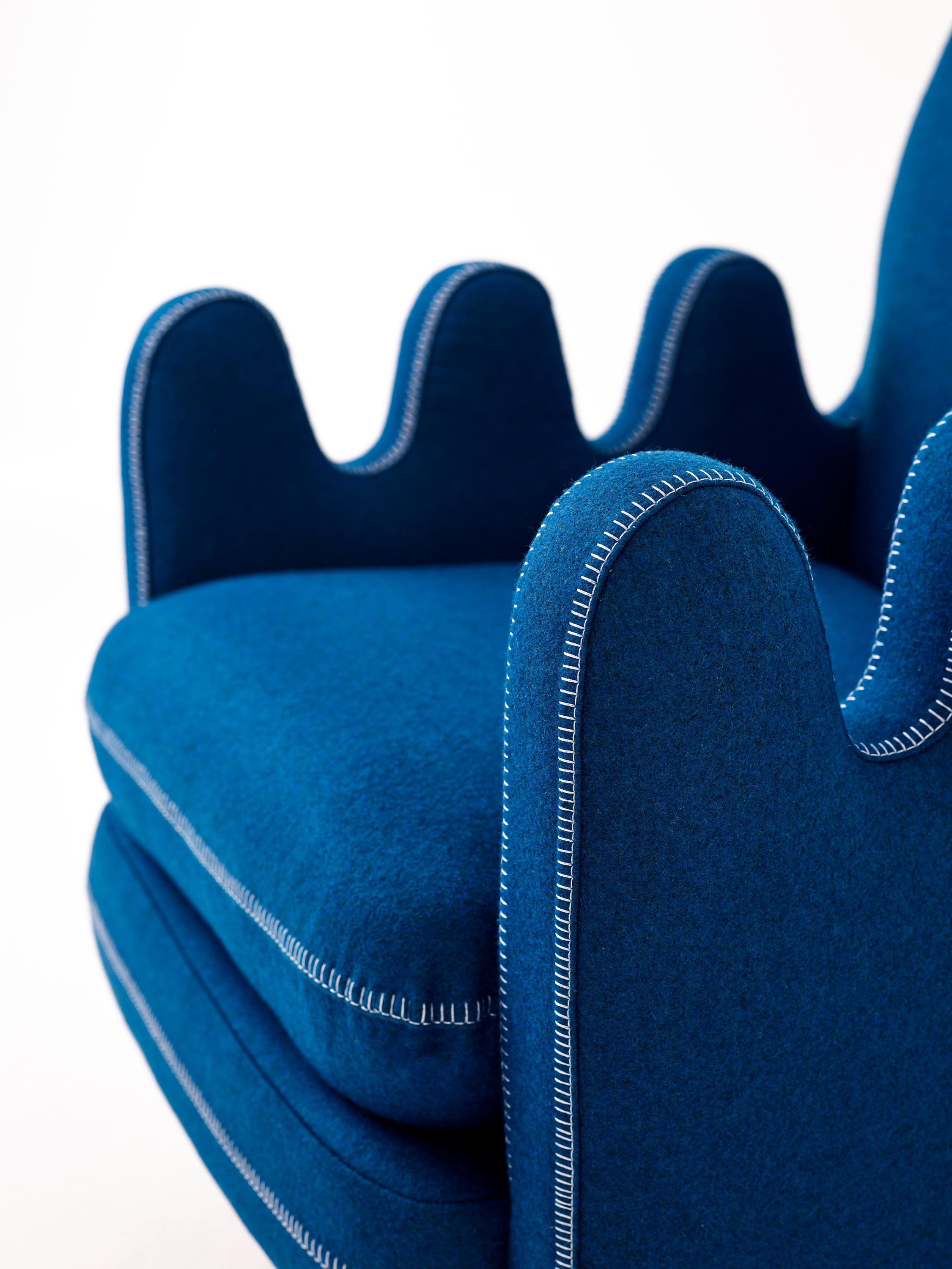 Semo-Sessel mit marineblauem Stoff und poliertem Wurzelholz im Angebot 6