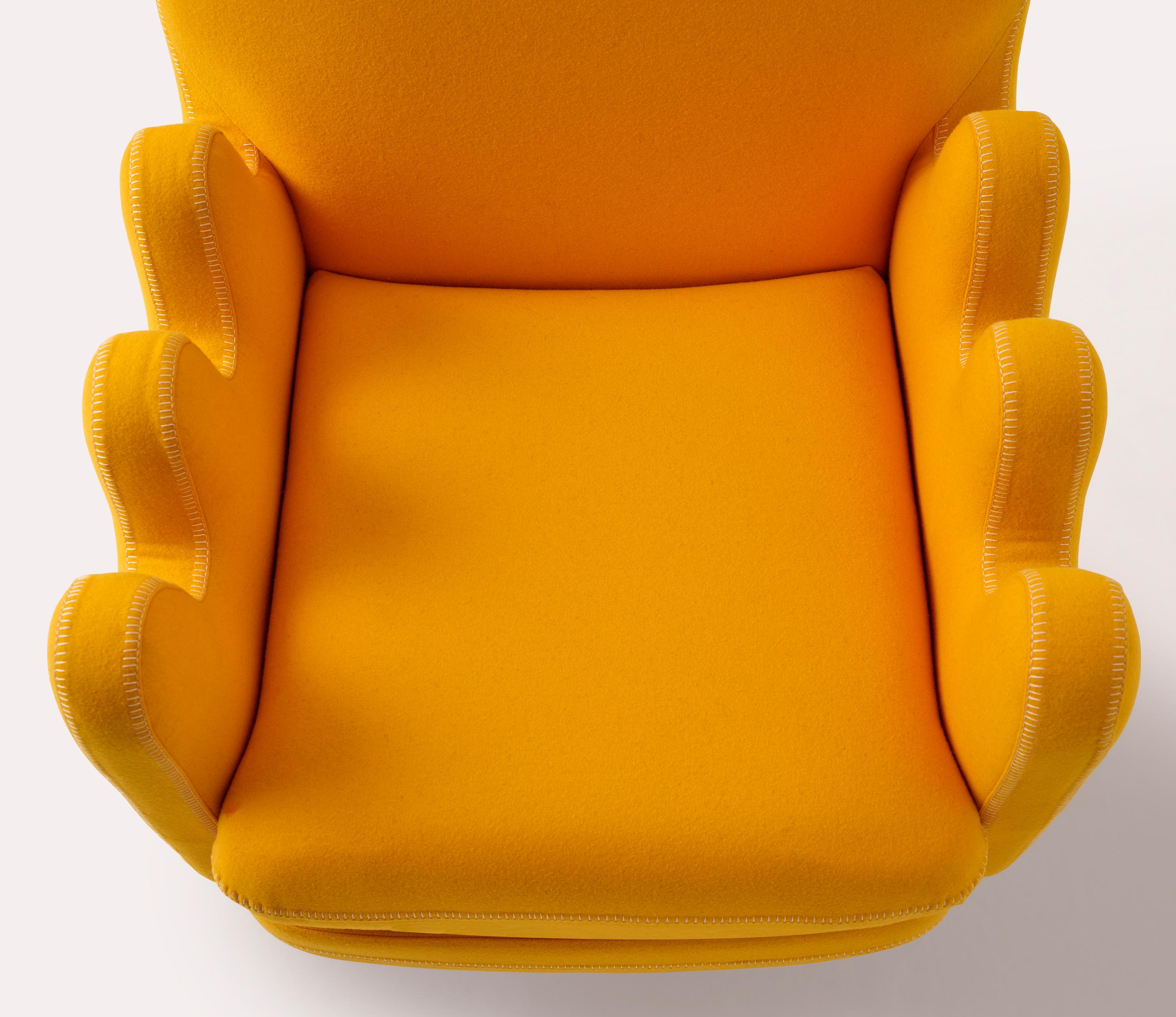 Fauteuil Semo avec tissu jaune et bois de broussin poli en vente 3