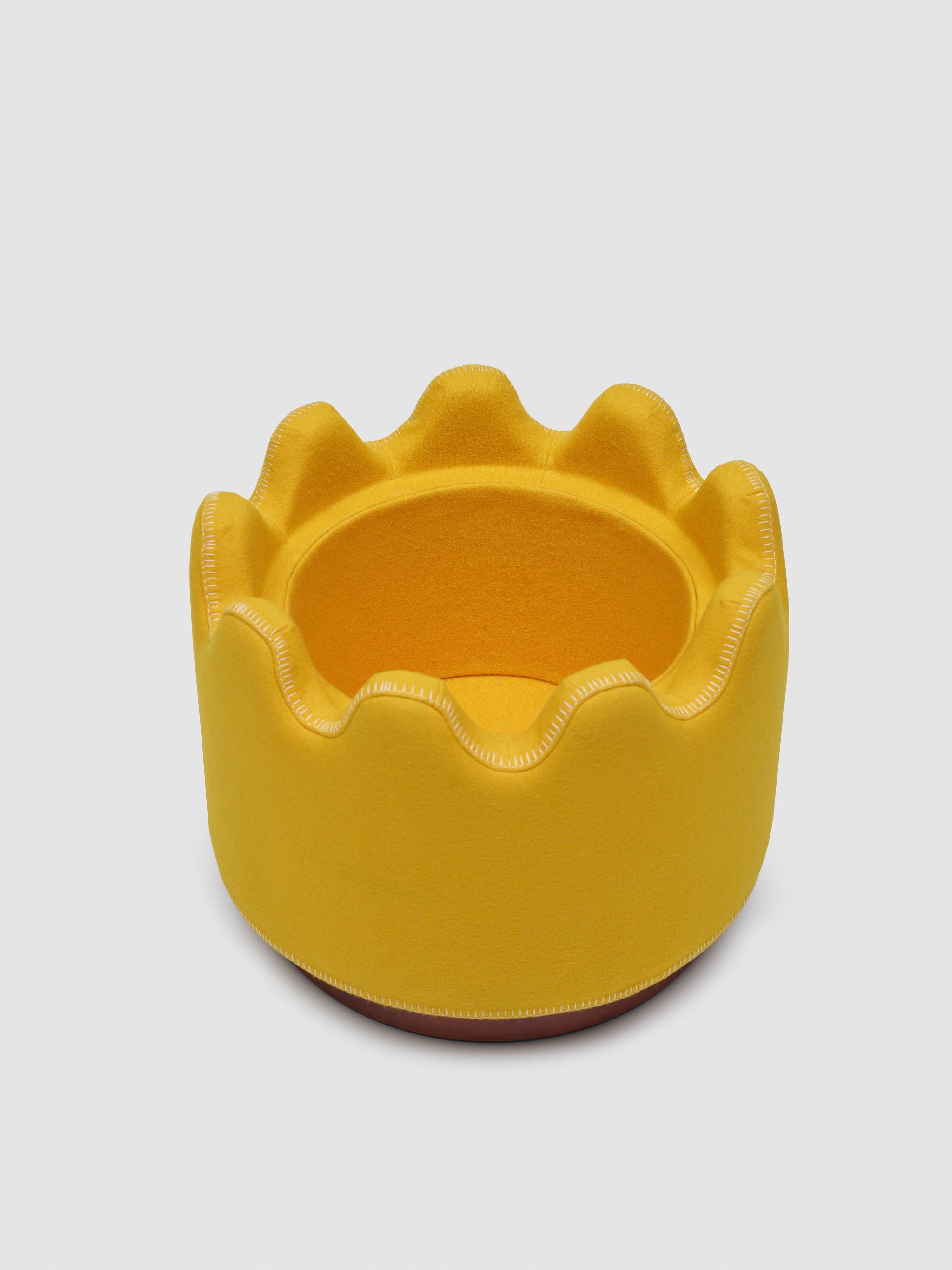 Tabouret Semo de Merve Kahraman, tapissé de broussin jaune et vert Neuf - En vente à New York, NY