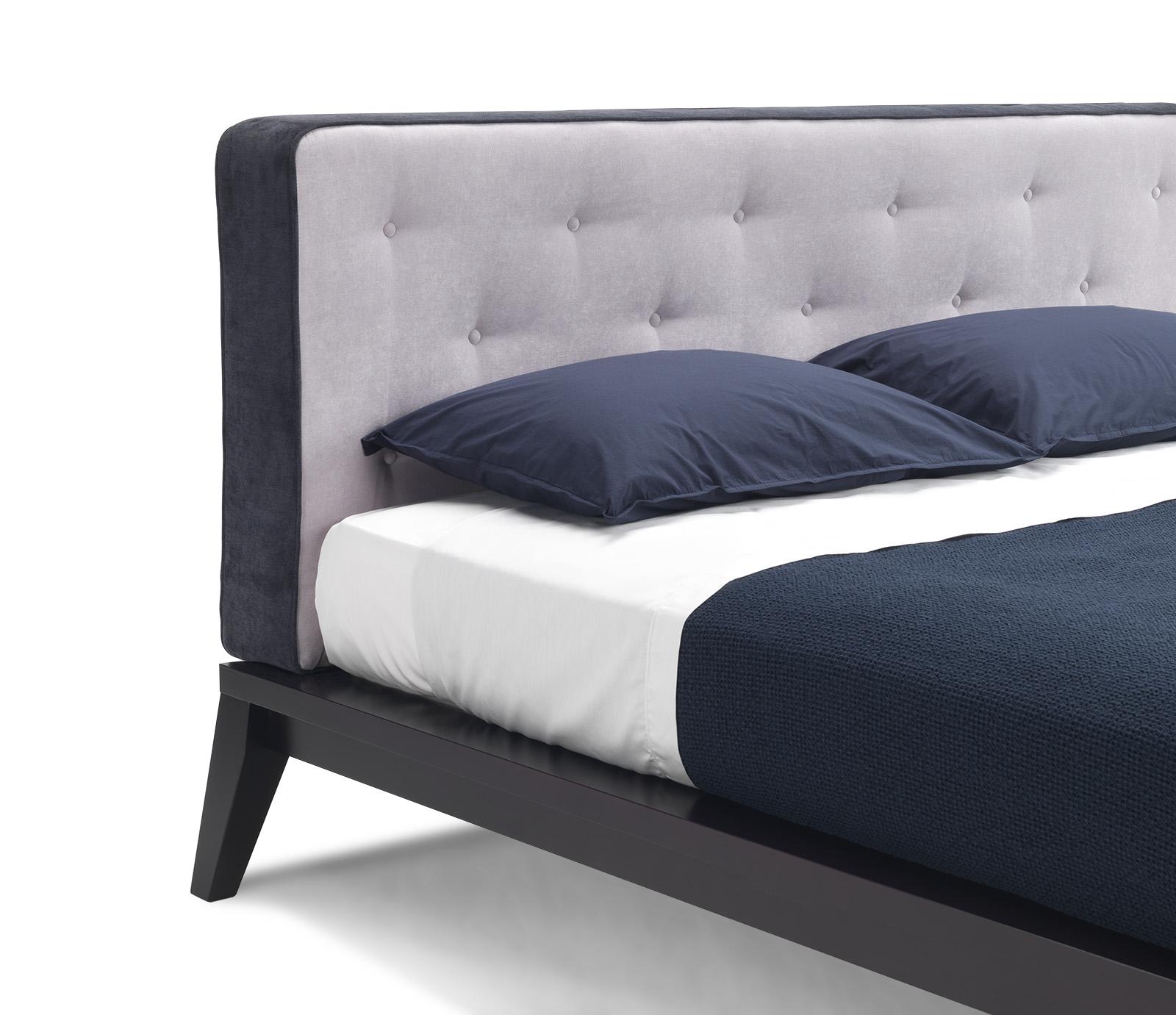 Modern 'SEMPIONE' King Size Bed with Bi-Color Buttoned Headboard and Upholstered Frame For Sale