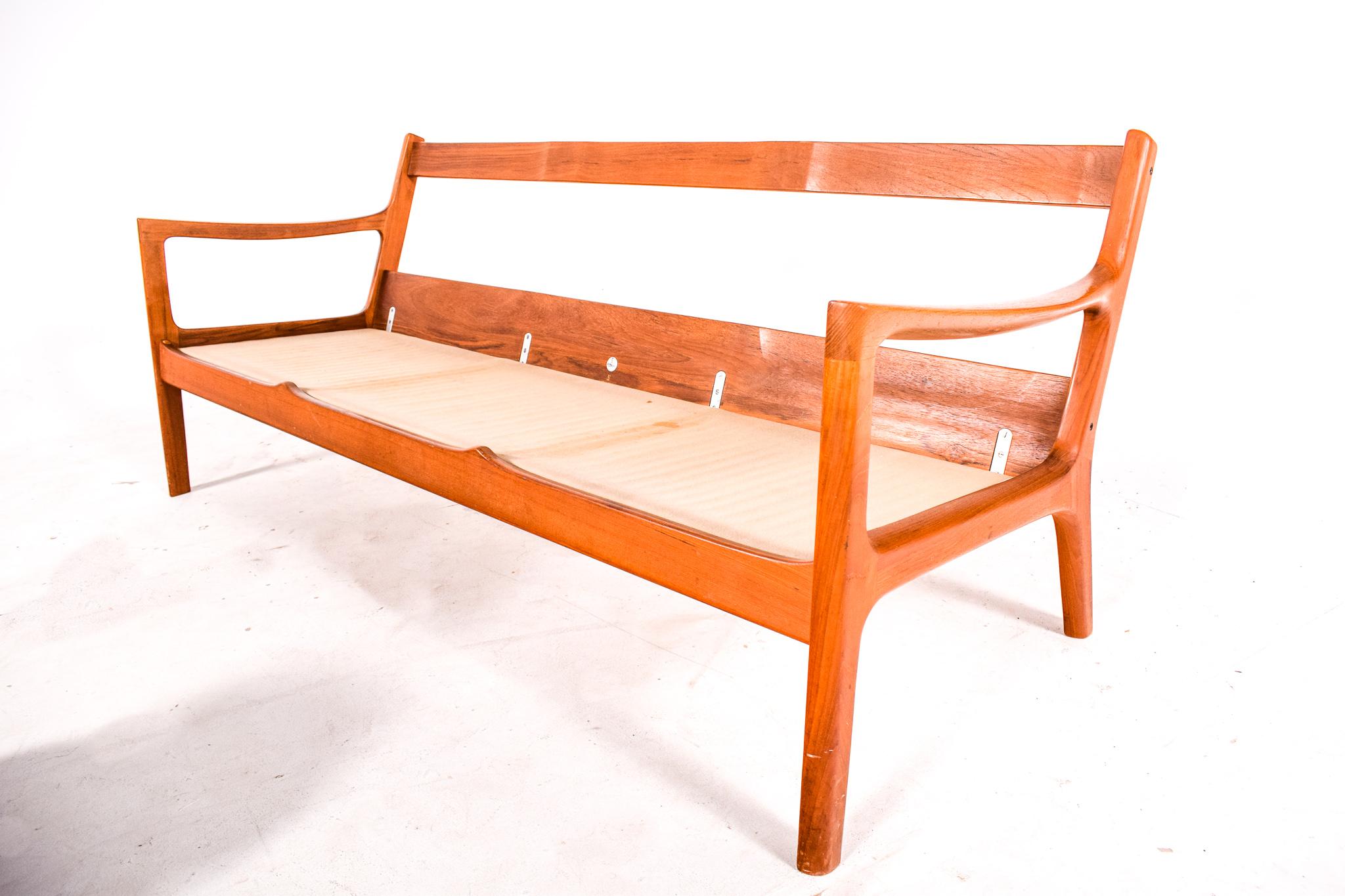 Senator Sofa in Teak by Ole Wanscher for France & Son, 1950s In Good Condition For Sale In Lisboa, Lisboa