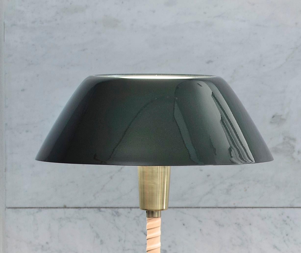 Senator table lamp. Green. New edition.
Lisa Johansson-Pape designed the Senator table and floor lamps in around 1947. Innolux restarted production of the iconic Senator lamps in honour of the centenary of Finland's independence.

Senator lamps’