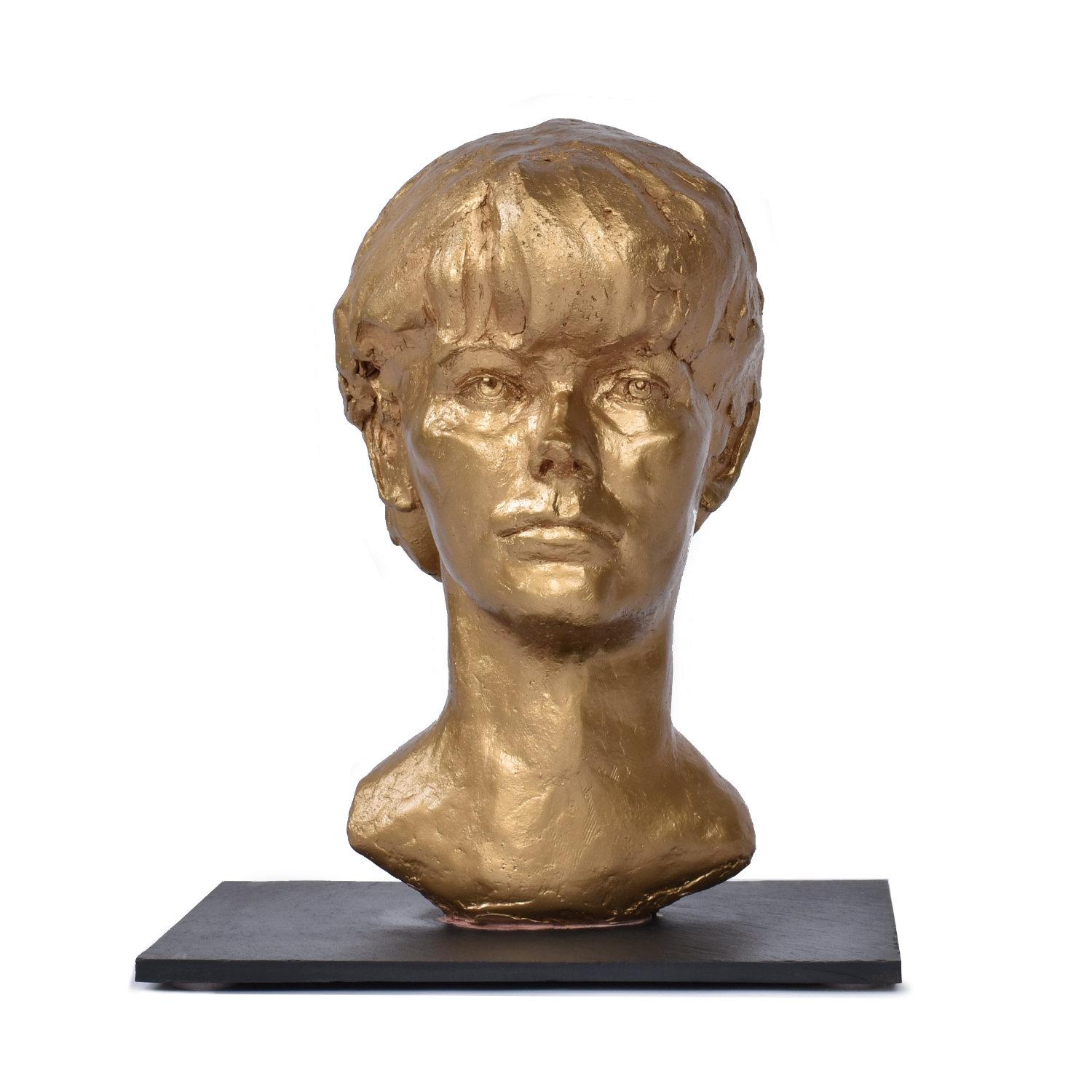 Questo annuncio si riferisce al solo busto. Il piedistallo in marmo è venduto separatamente.

Busto artigianale di un ragazzo, firmato 