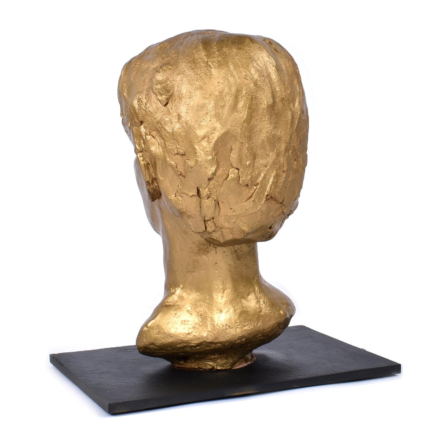 Busto de arcilla pintado en oro de niño sobre base de pizarra, firmado por Sendelbach Estadounidense en venta