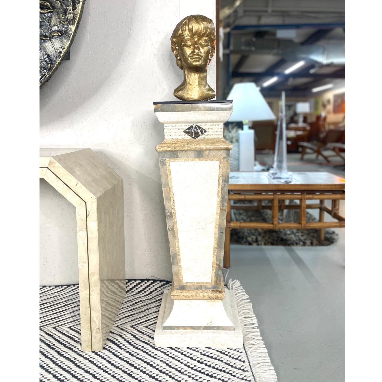 Busto di ragazzo in argilla dipinto in oro firmato Sendelbach su base in ardesia In condizioni buone in vendita a Chattanooga, TN