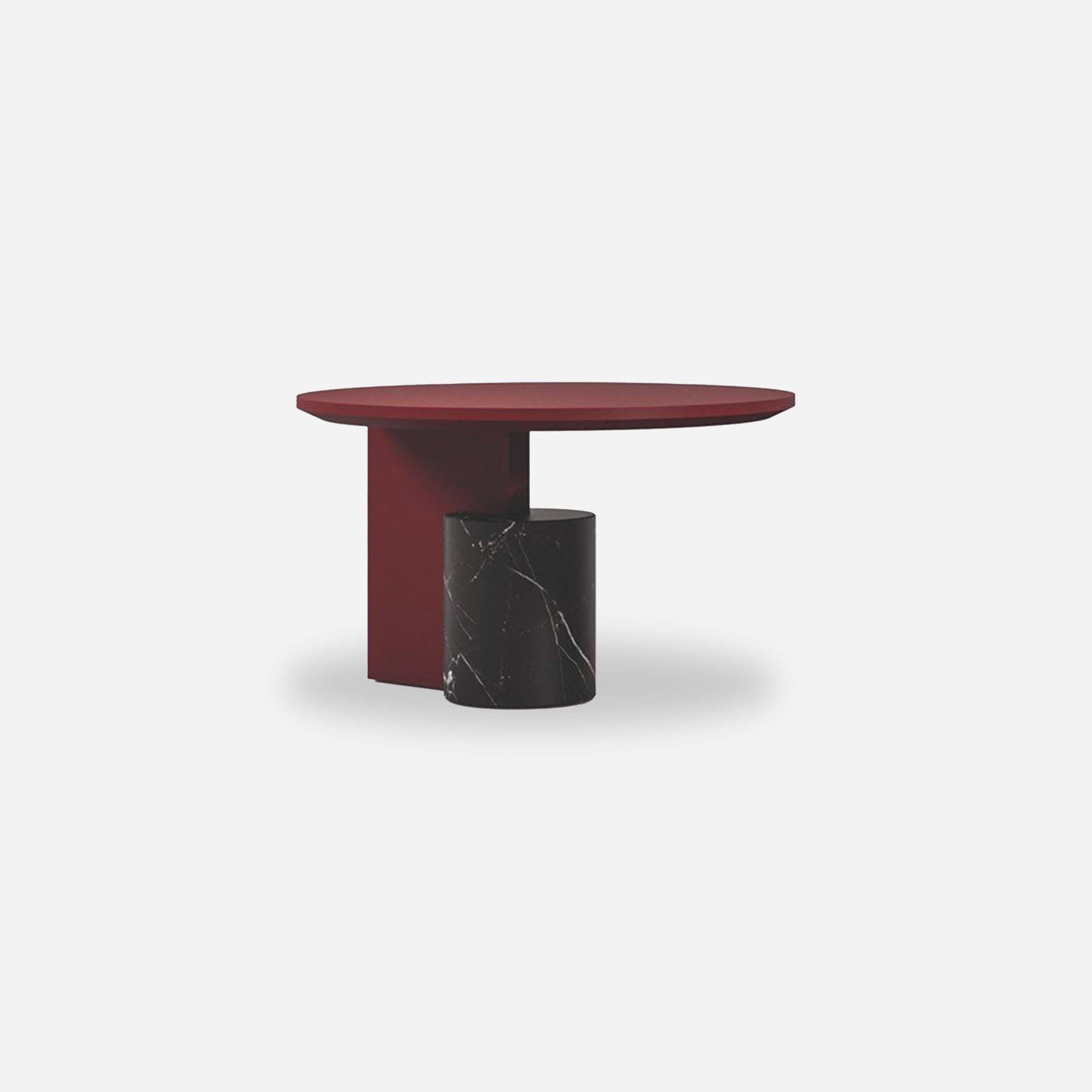 Sengu Low Table, entworfen von Patricia Urquiola.
Hergestellt von Cassina (Italien).

DESIGN-NIEDRIGTISCHE
Eine Kollektion von drei Designer-Niedrigtischen von Patricia Urquiola, die in Kombination mit dem gleichnamigen Sofa die Antwort auf jeden