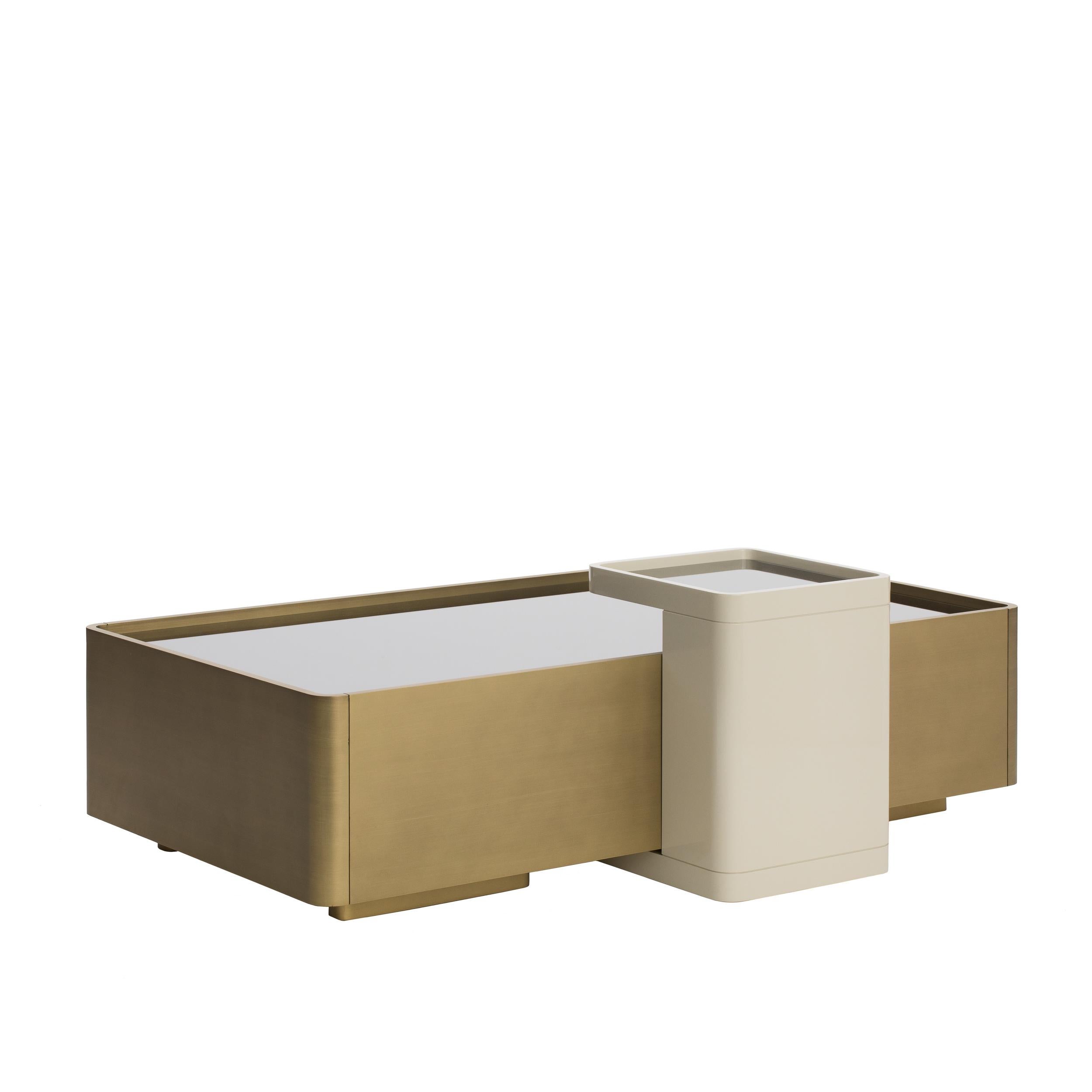 SÊNI is a versatile side table can be used individually, next to the armrest of a sofa or in combination with the rectangular coffee table Sêni.‎ It is made of lacquered wood with a mirrored glass top.‎ It can be finished with any color or veneered