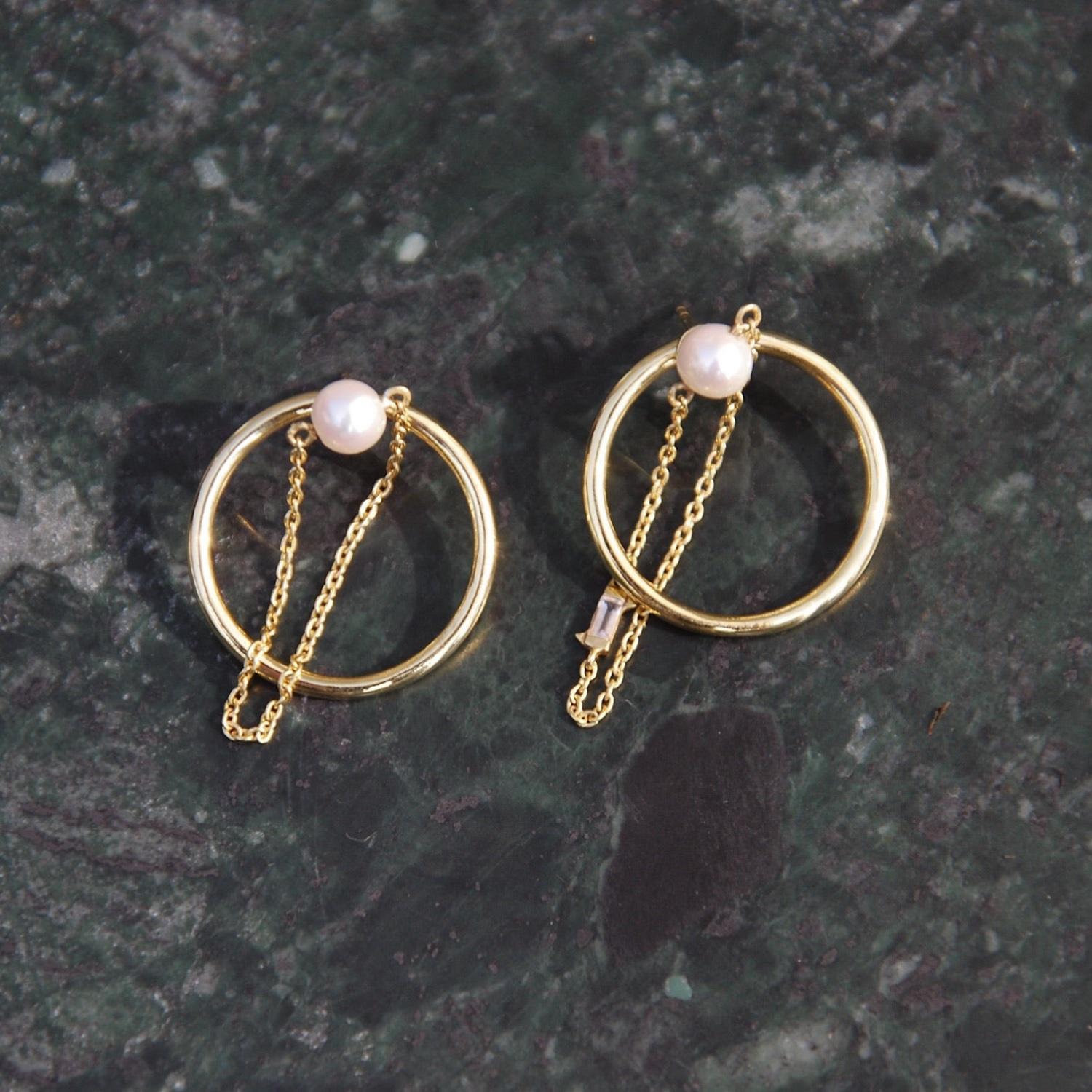 Vergoldete Perlen-Seil-Ohrringe aus Senia (Baguetteschliff) im Angebot