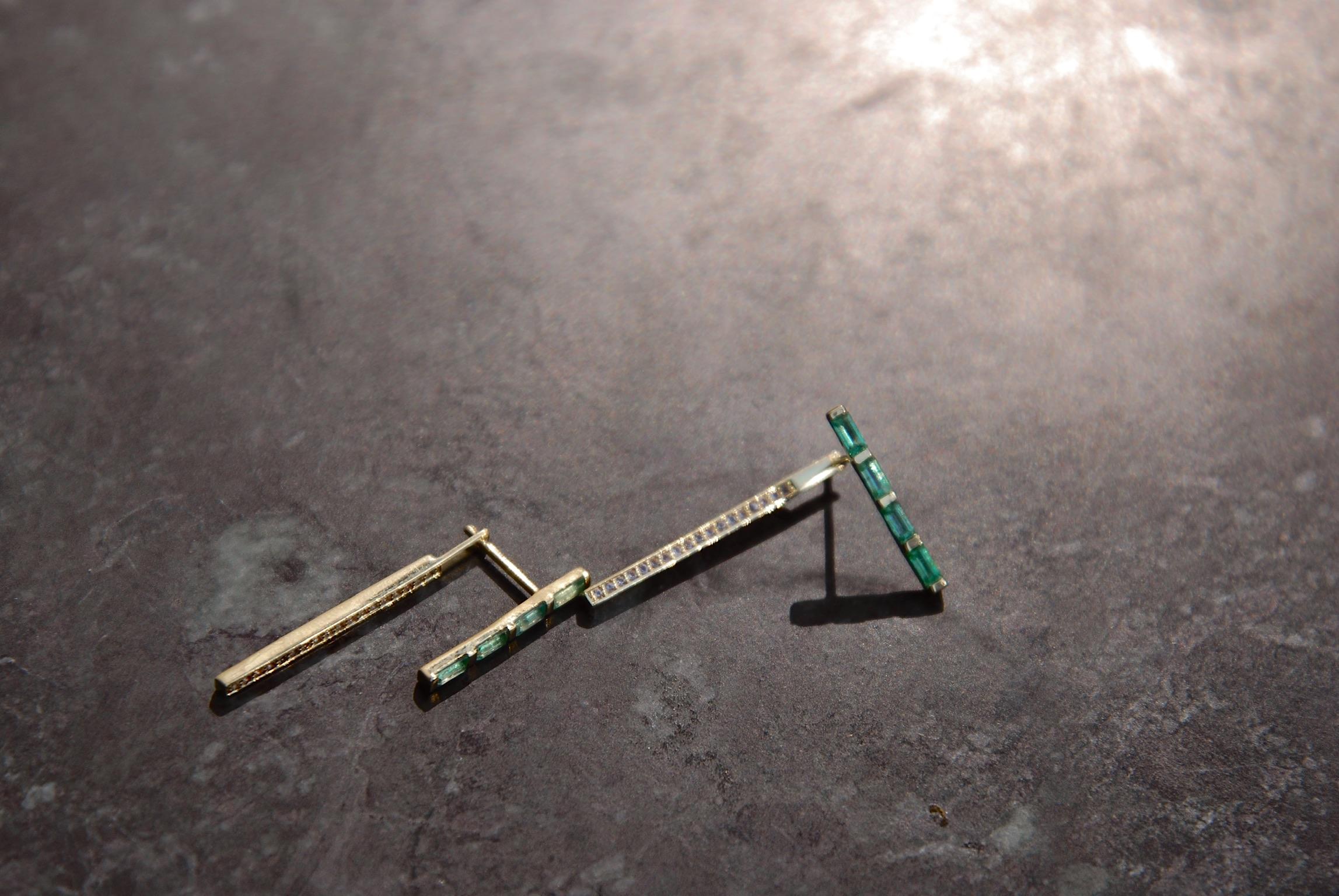 Unsere Limelight Emerald Earrings sind das perfekte Set für sich allein, können aber auch mit unseren Infinity Earrings kombiniert werden, um einen gewagteren Look zu erzielen. Dieses Set ist mit auffälligen grünen Smaragden verziert und wertet