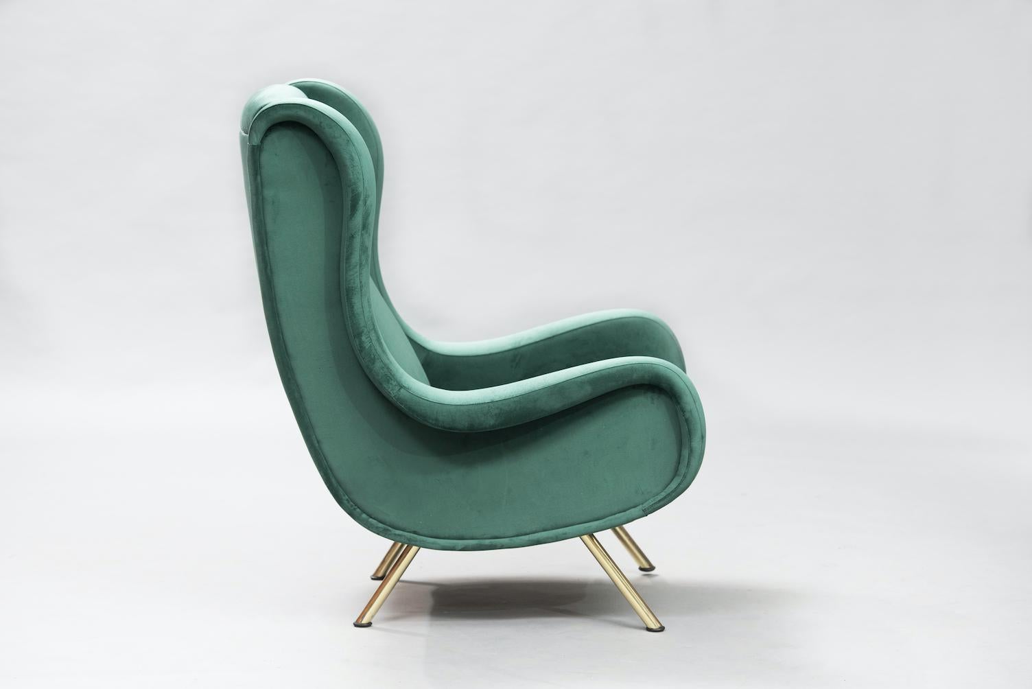 Senior armchair by Marco Zanuso for Arflex early edition, fully restored and reupholstered in a green velvet, marked with the Arflex label.

