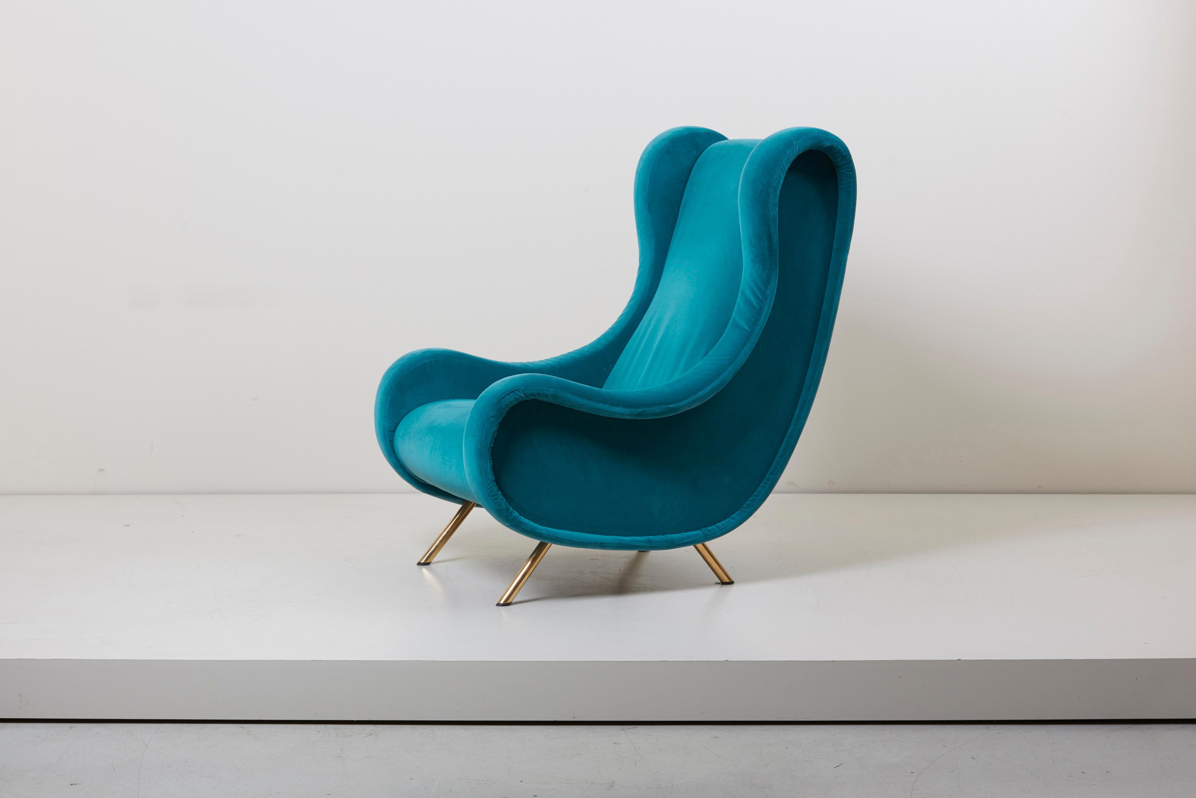 The chair is the Classic senior by Marco Zanuso for Arflex and retain their original legs and hardware. Presented at the Compaso d'Oro at the 1955 Milan Trienale.