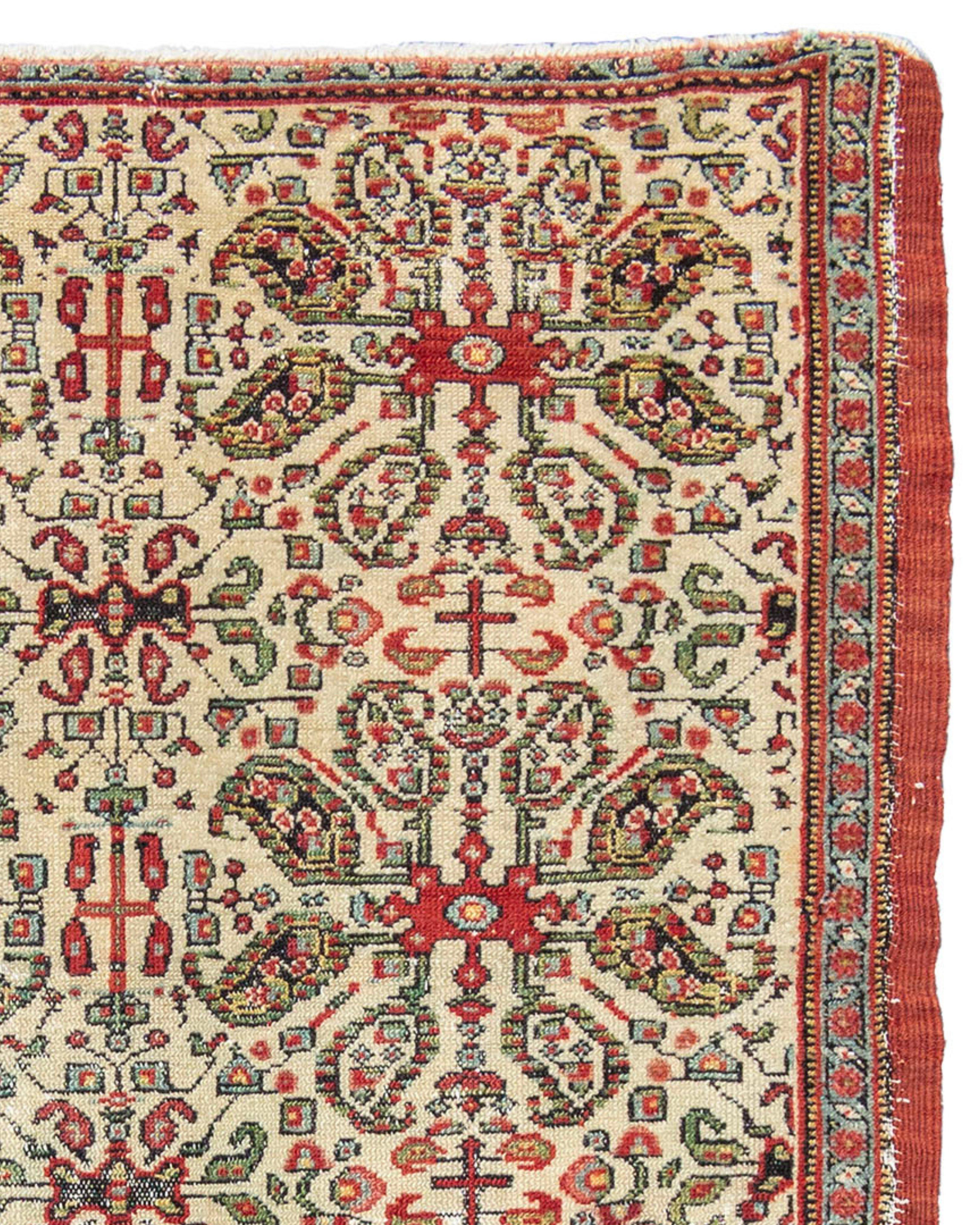 Tapis Senneh Mat avec lisière multi-cordes, 19e siècle. 

Grande lisière multi-cordes. Il est très rare de les trouver en format mat.

Informations supplémentaires :
Dimensions : 2'2