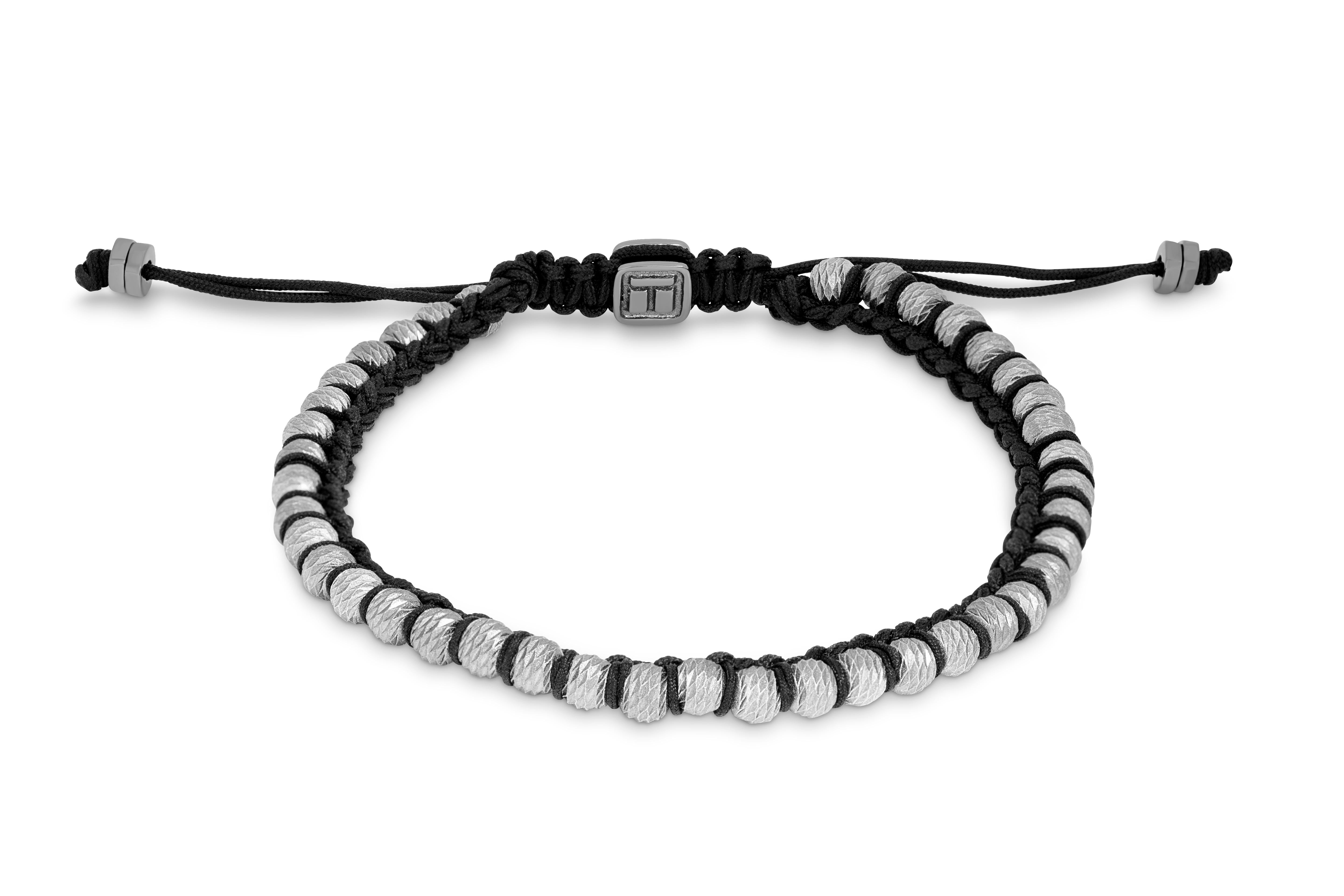 Sennit Classico Bracelet in Macrame with Rhodium-Plated Sterling Silver, Size L

This sleek and versatile macrame bracelet is made from a unique macrame braiding combined with textured round silver beads. Each bracelet takes around an hour and a