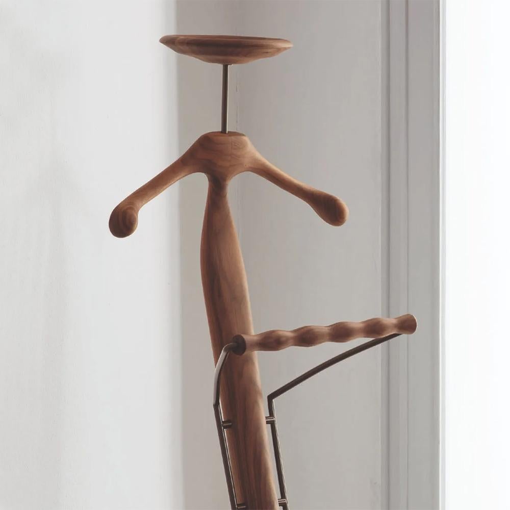 Fatto a mano Senor Walnut Dressboy in vendita