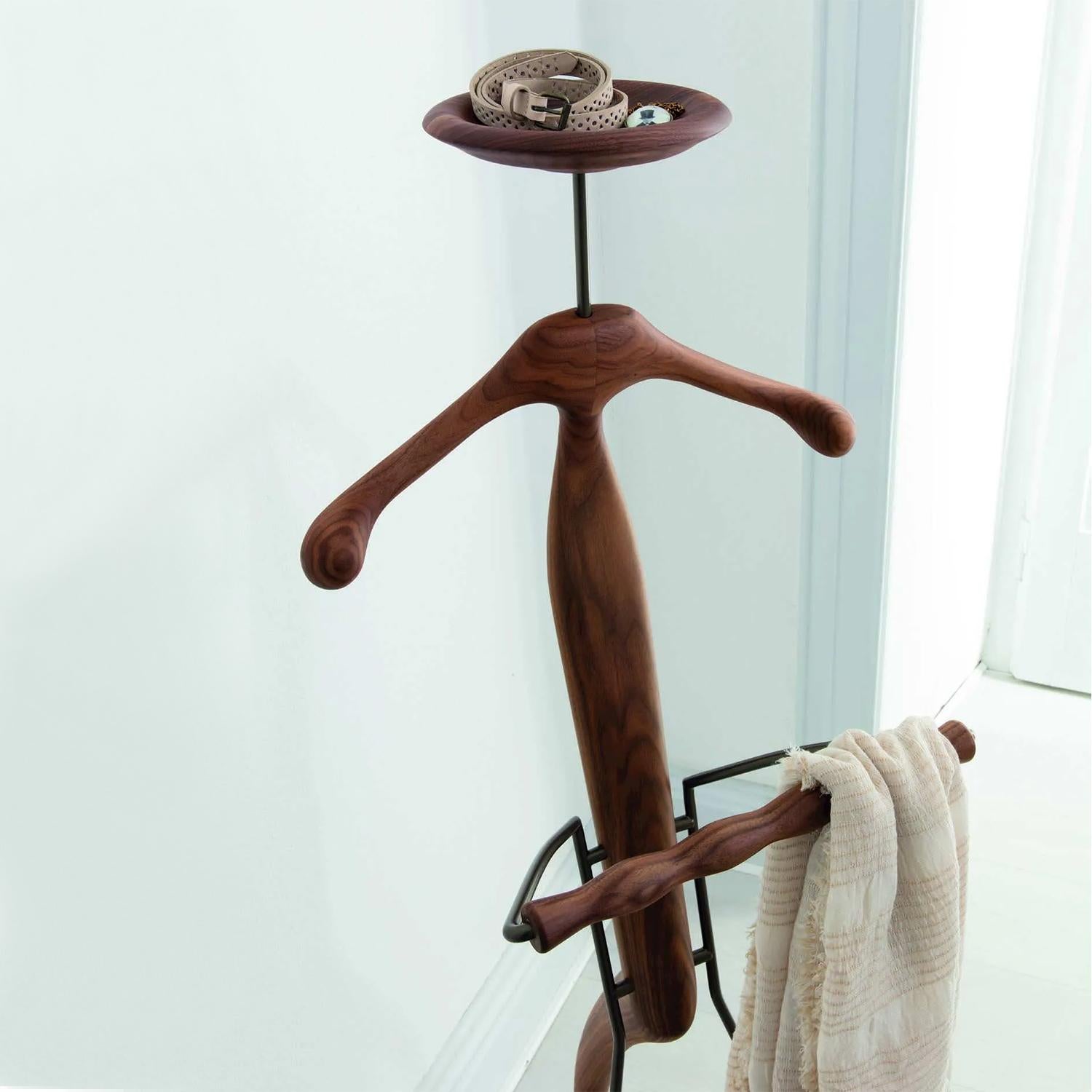 XXI secolo e contemporaneo Senor Walnut Dressboy in vendita