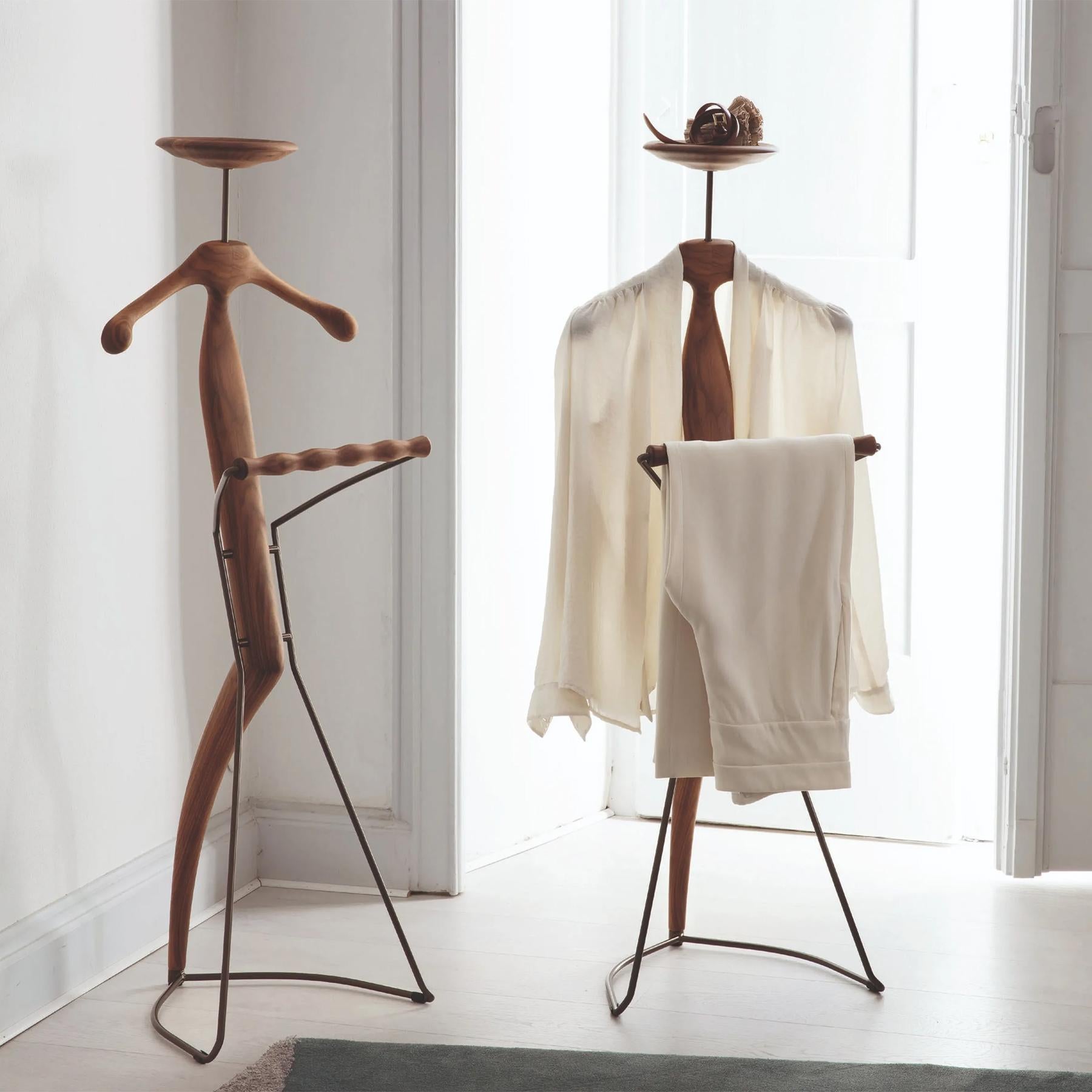 Ferro Senor Walnut Dressboy in vendita