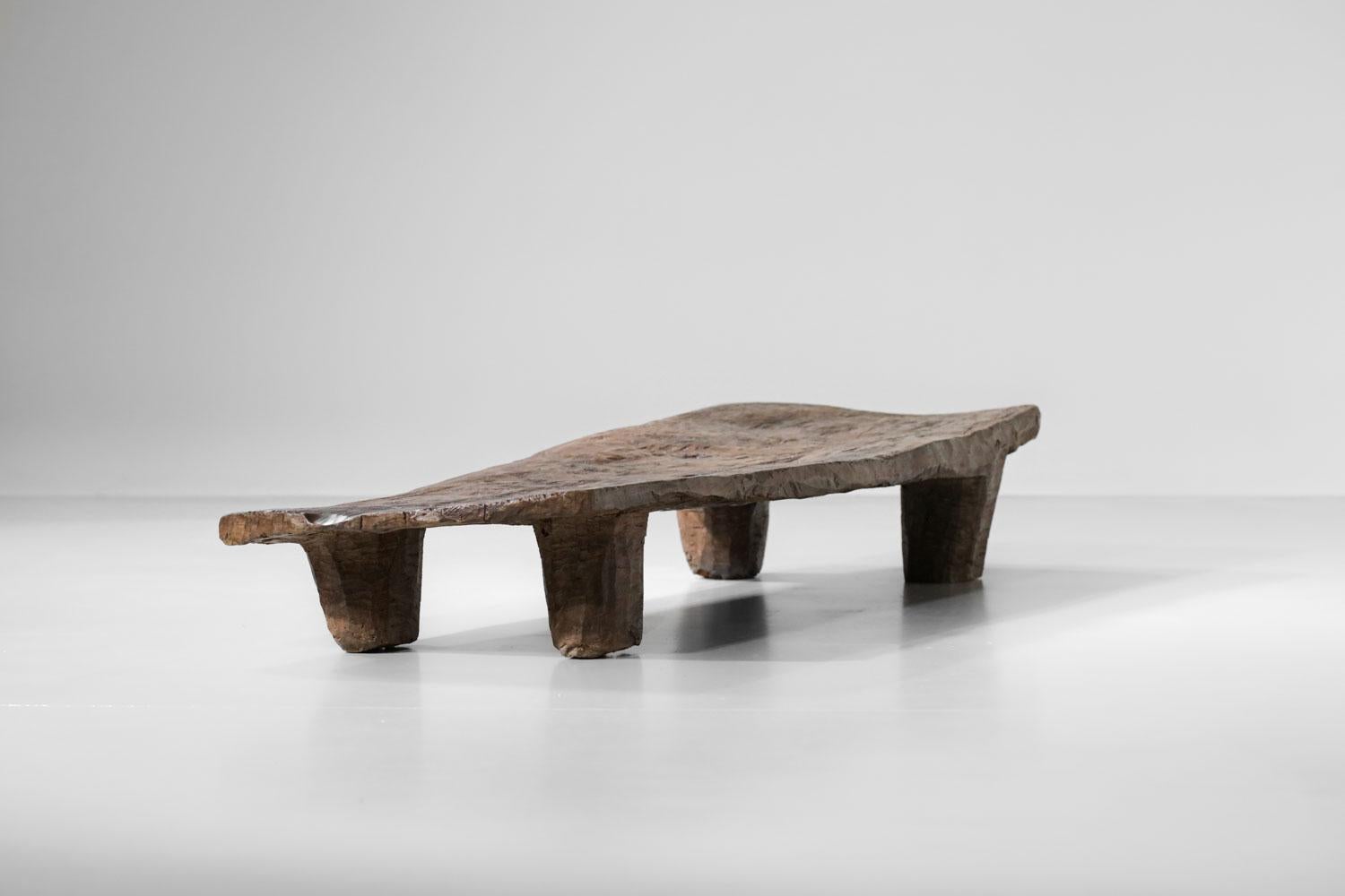 Lit de repos Senoufou en bois massif ou grande table basse africainiste - G593 en vente 3