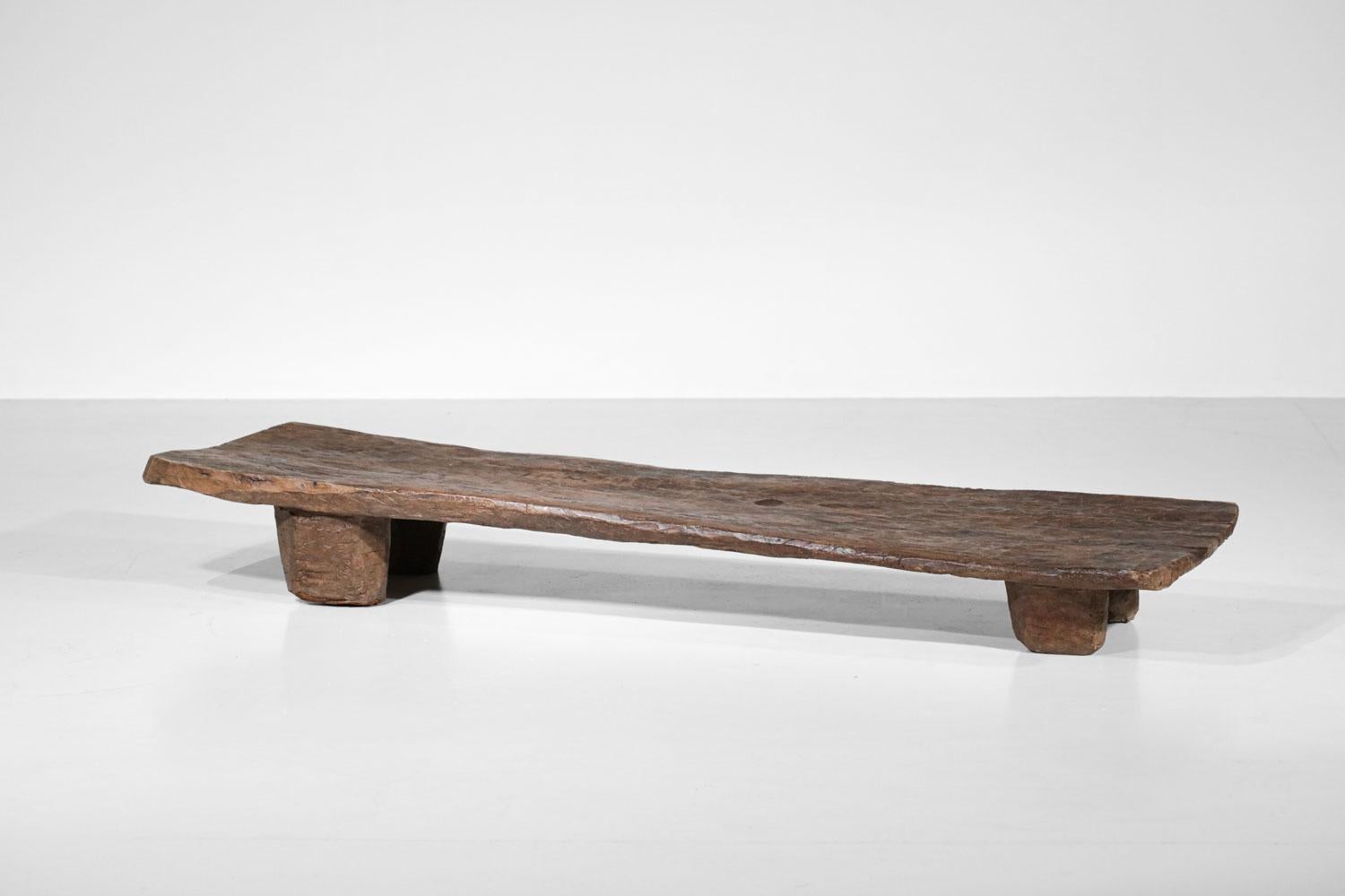 Lit de repos Senoufou en bois massif ou grande table basse africainiste - G593 en vente 6