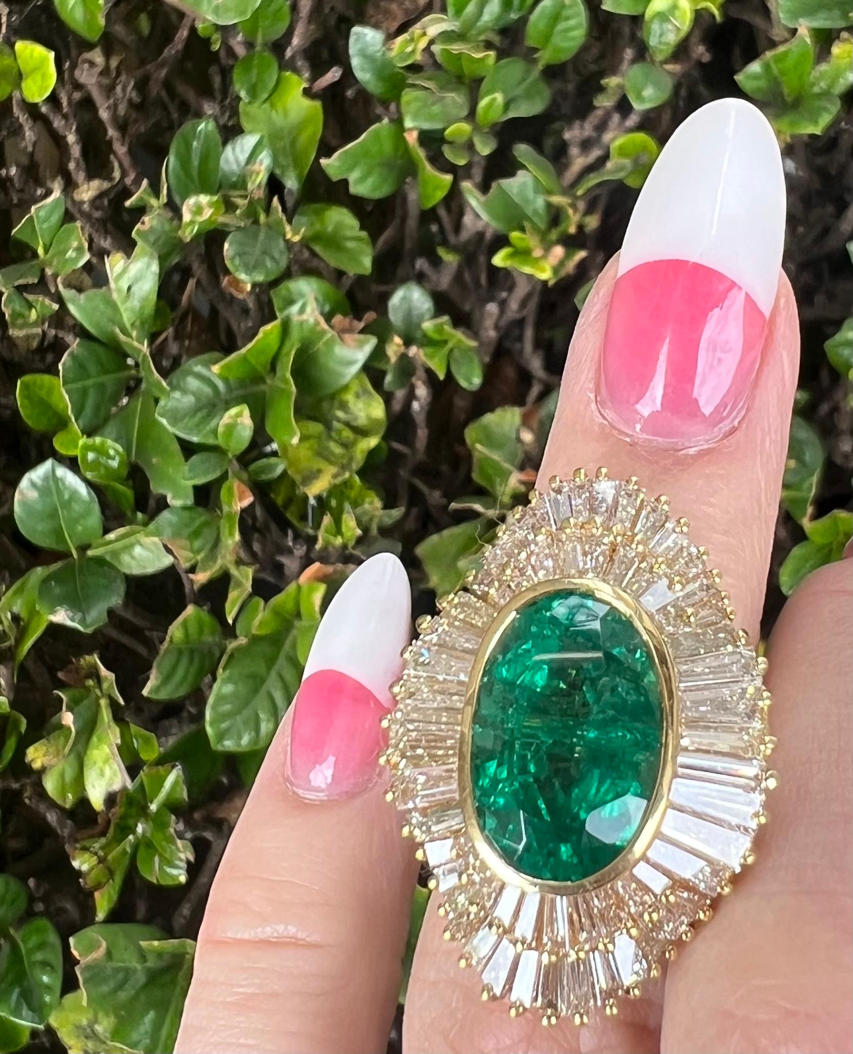 Artisan Sensational 15 Carat Oval Emerald and Diamond Ballerina Style 18k Cocktail Ring 