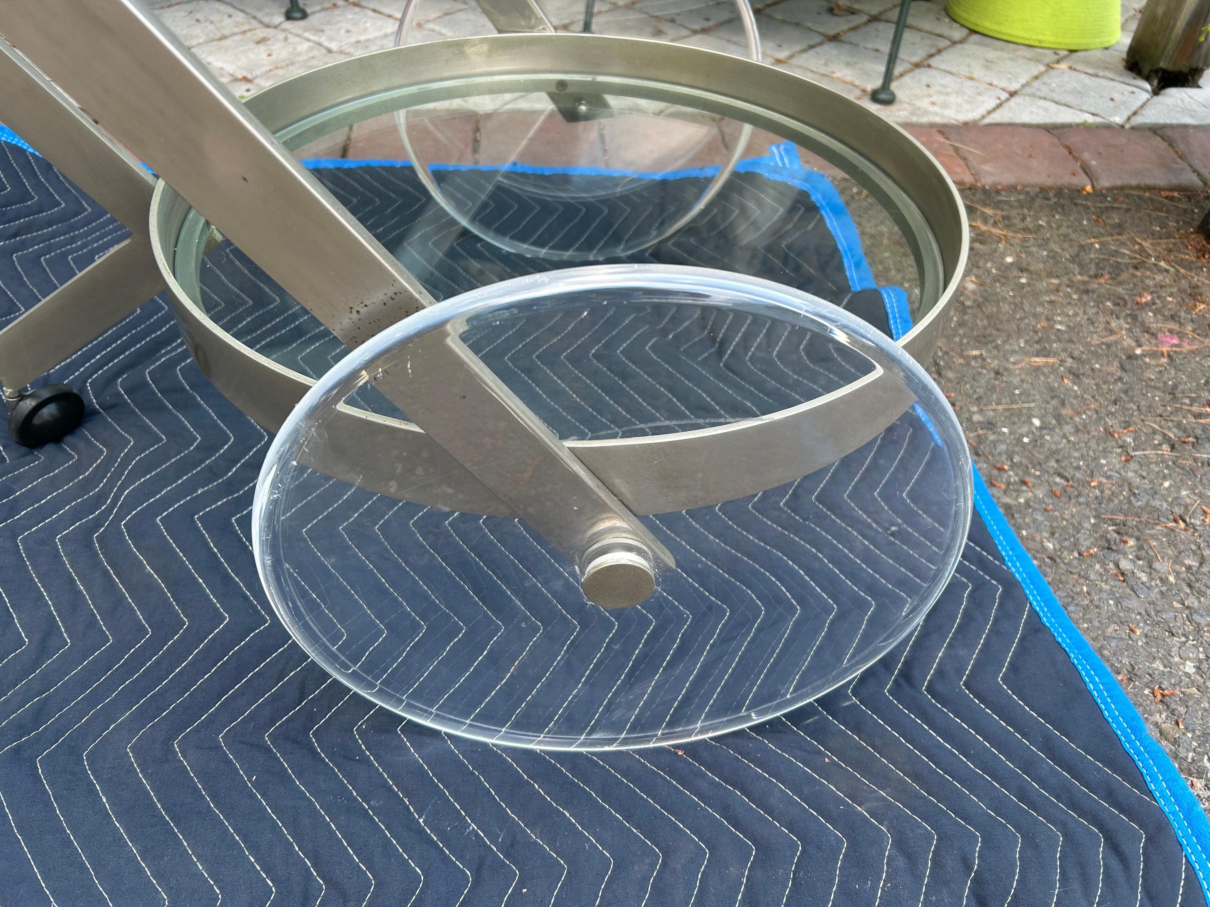 Acier Chariot de bar circulaire à 3 niveaux en acier et lucite mi-siècle moderne en vente