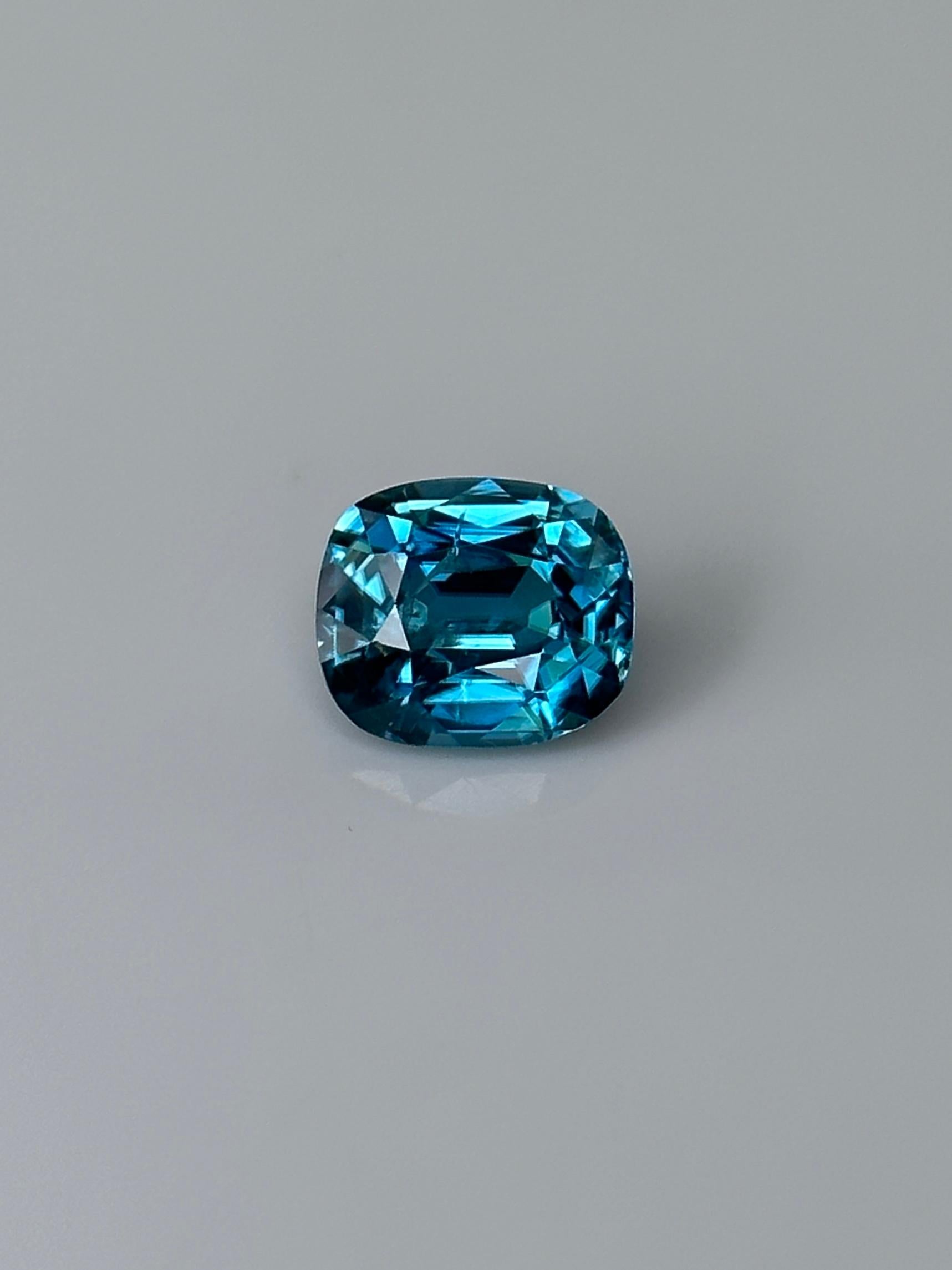 An astonishing sparkling cushion cut 'Ocean Blue' Zircon from Ratanakiri, Cambodia.

A cut different than the 'large pavilion' local ones has been tried on this fine stone, resulting in a gem of not only brilliance and color but also sublime shape