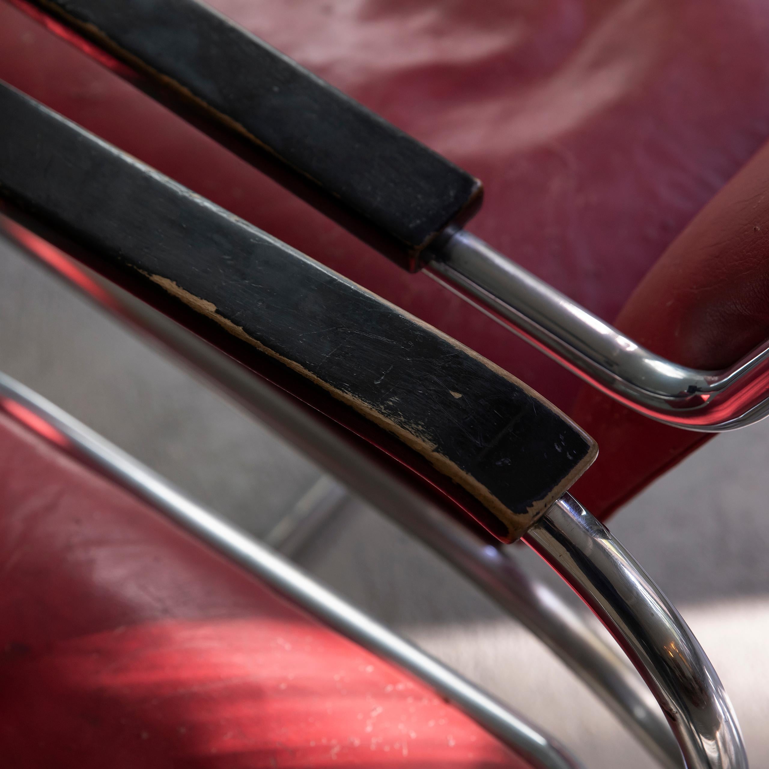 Streamlined Moderne Sensational avant-garde streamlined cantilever chairs – Heinz & Bodo Rasch For Sale